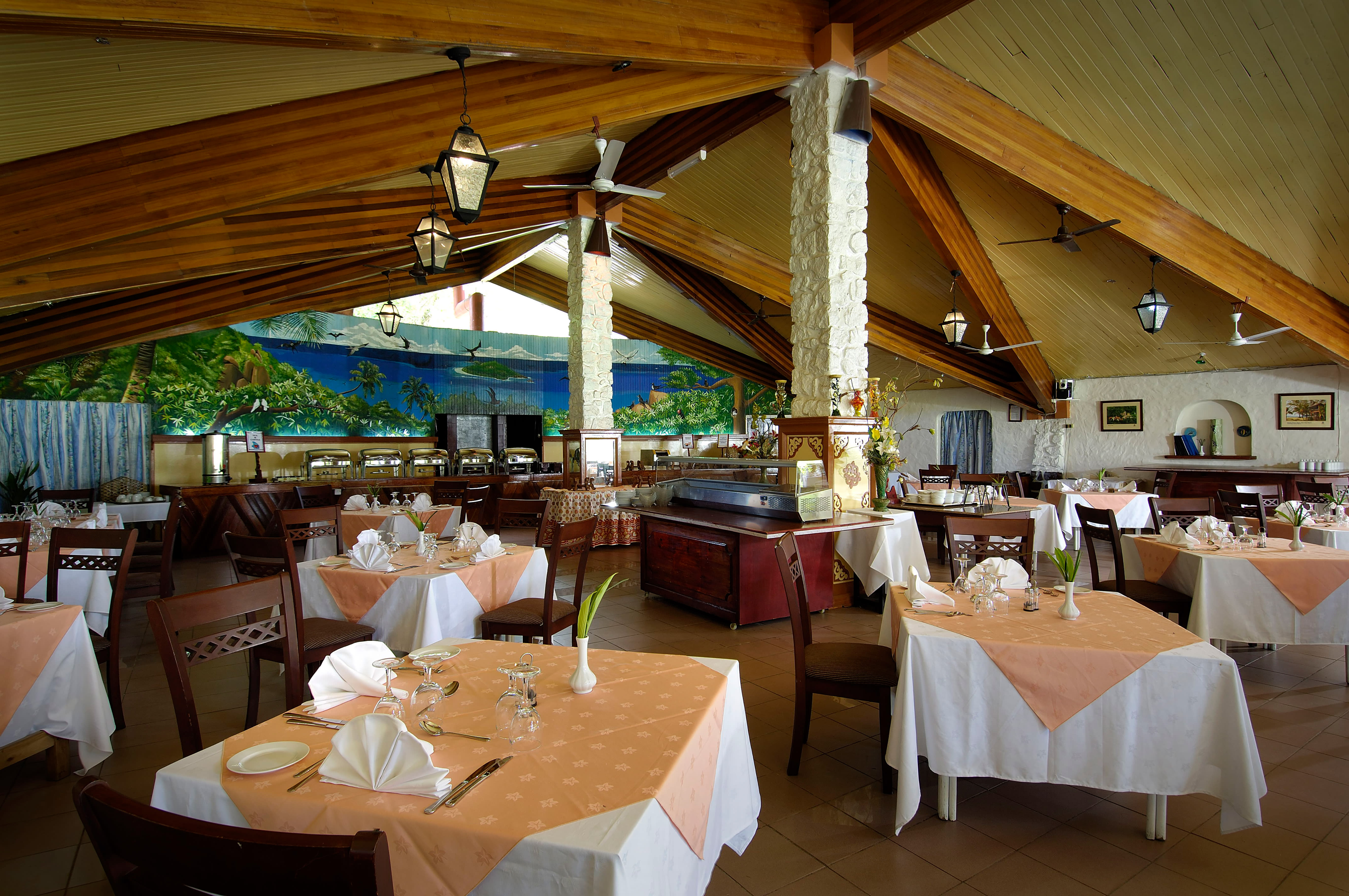 Berjaya Praslin Resort:  Berjaya Praslin Resort Fregate Restaurant