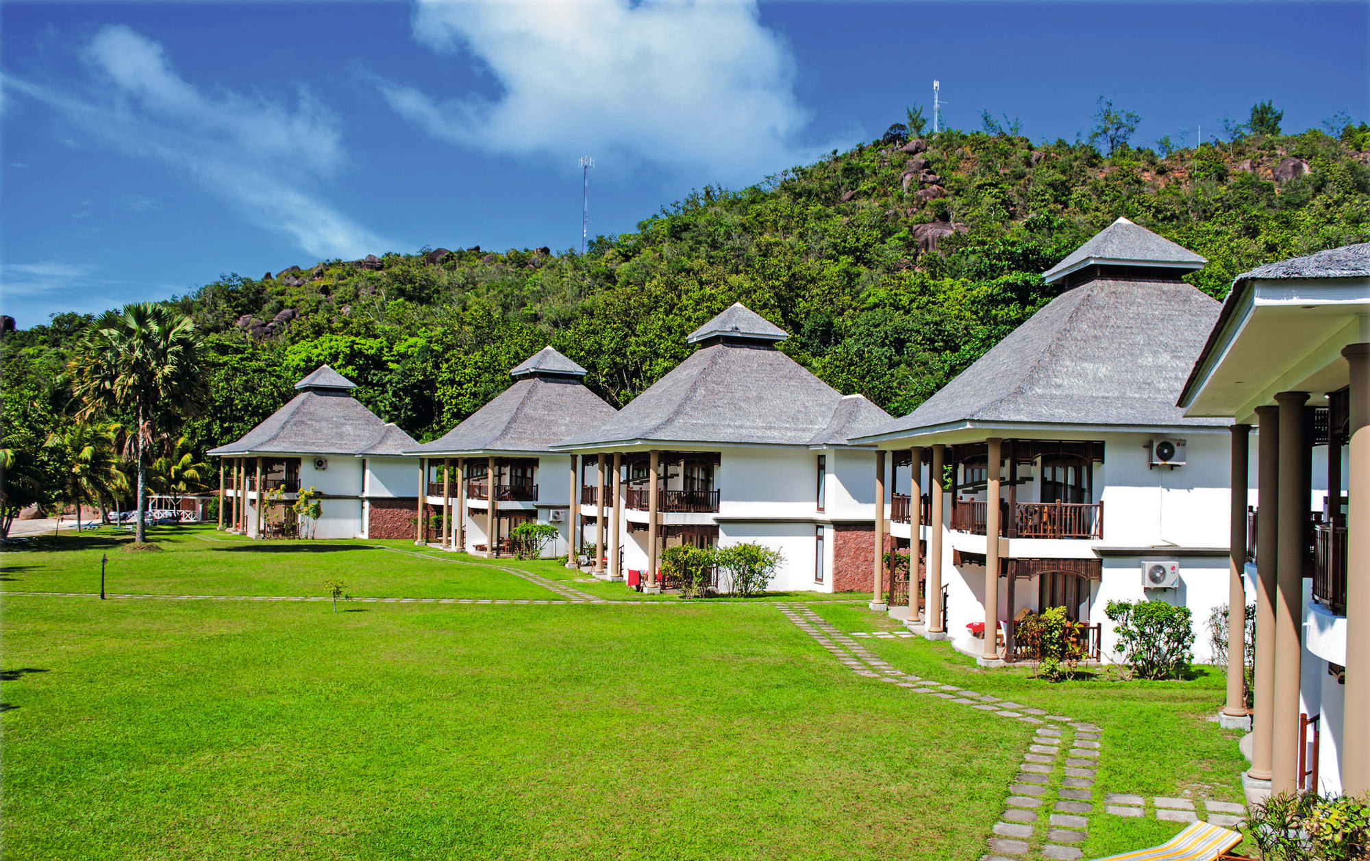 Le Domaine de L´Orangeraie in La Digue: Le Domaine de L Orangeraie Beachfront Deluxe Villa