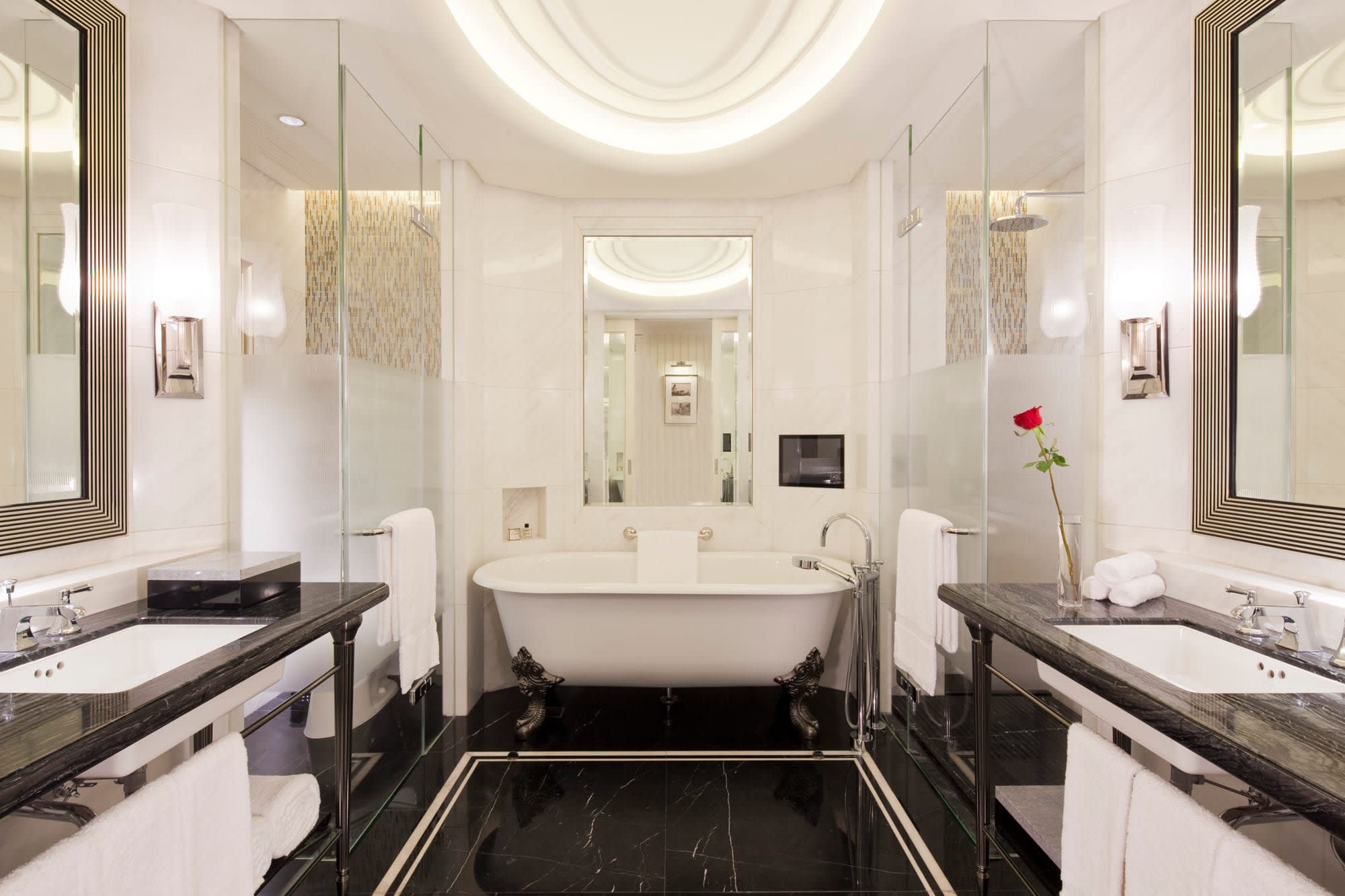 Fairmont Peace Hotel in Shanghai: China Shanghai Fairmont Peace Hotel - Badezimmer