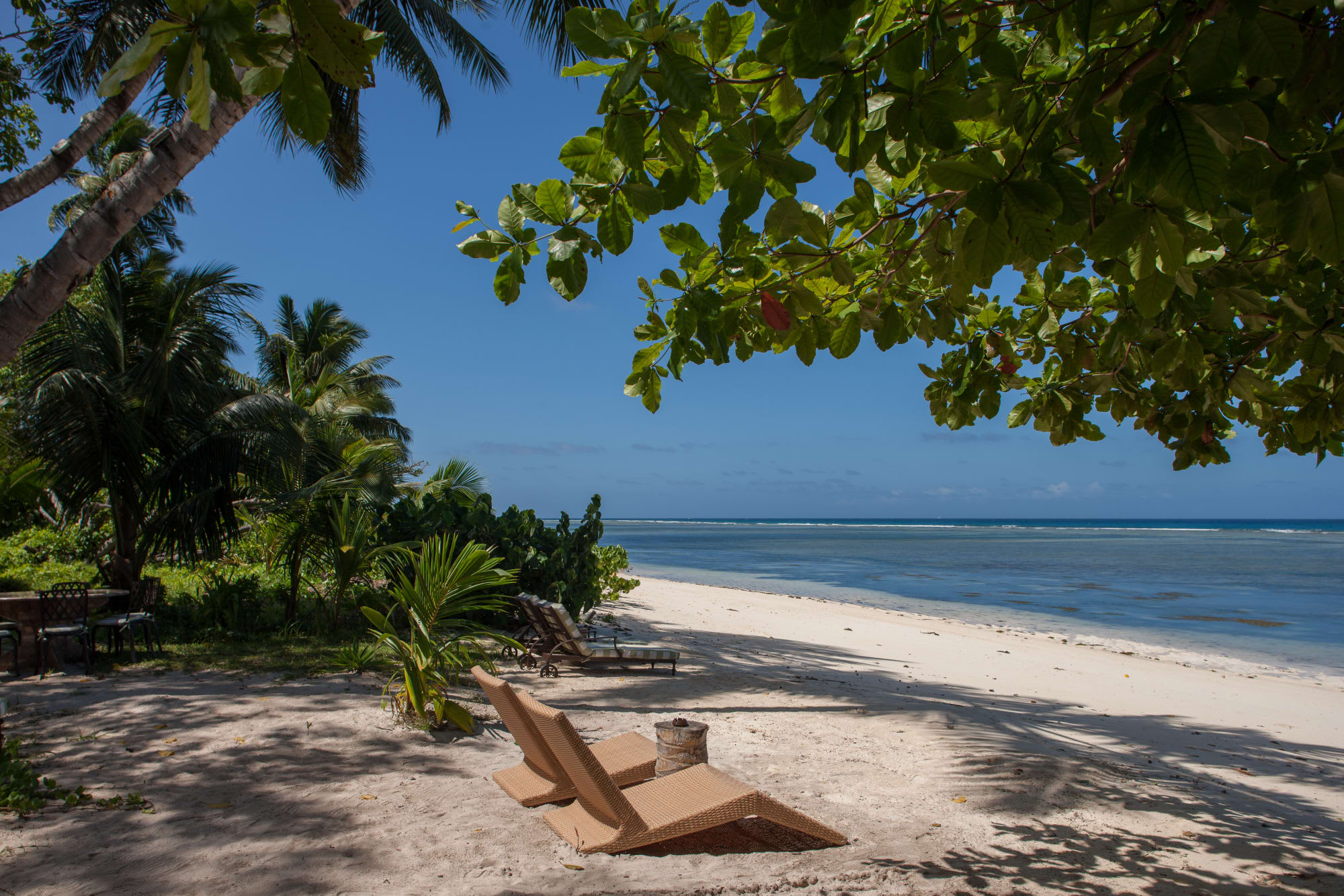 Le Repaire Boutique Hotel in La Digue:  Le Repaire Boutique Hotel - Strand