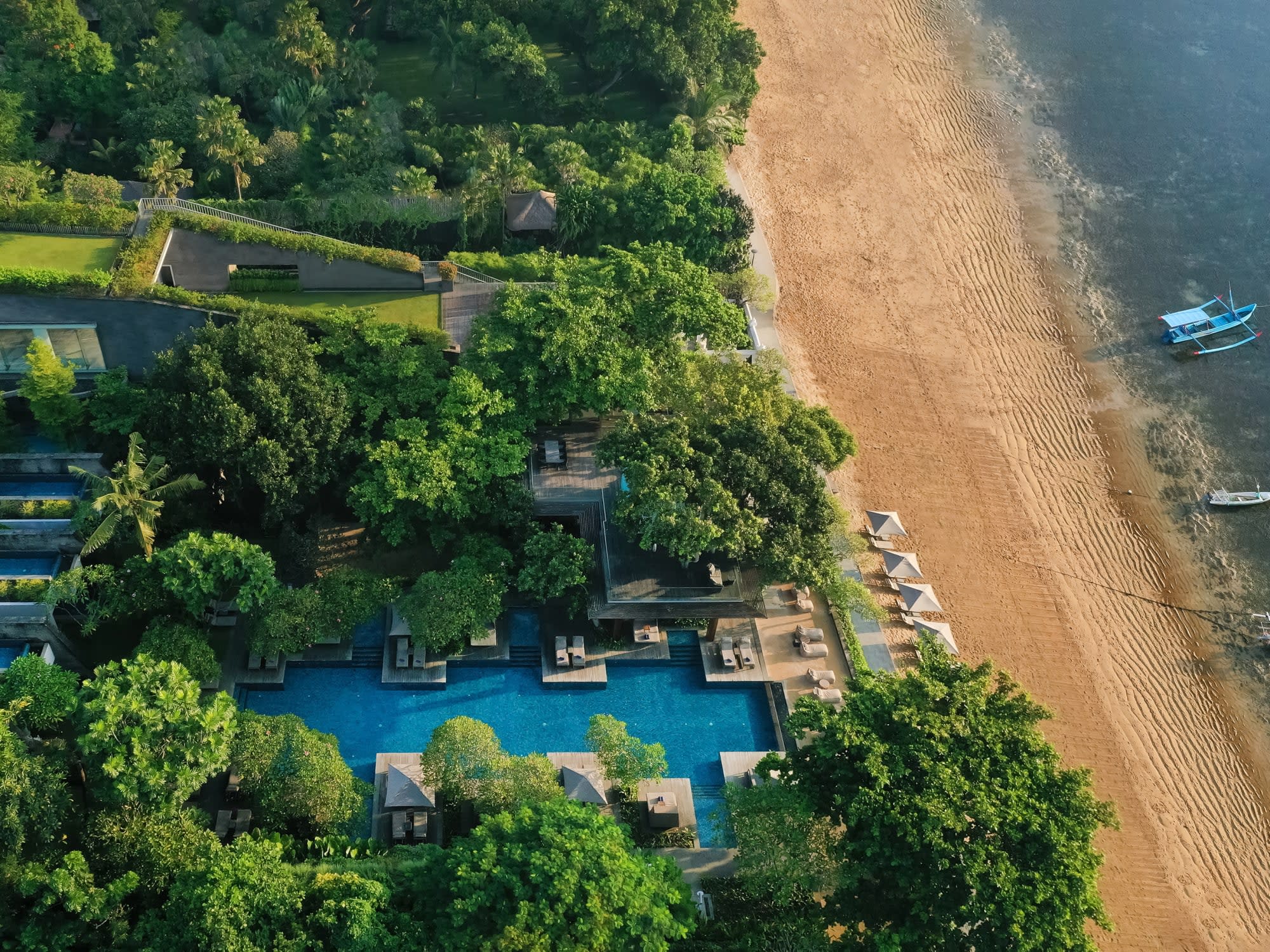 Maya Sanur Resort & Spa in Süd-Bali: Maya Sanur Resort and Spa - Strand
