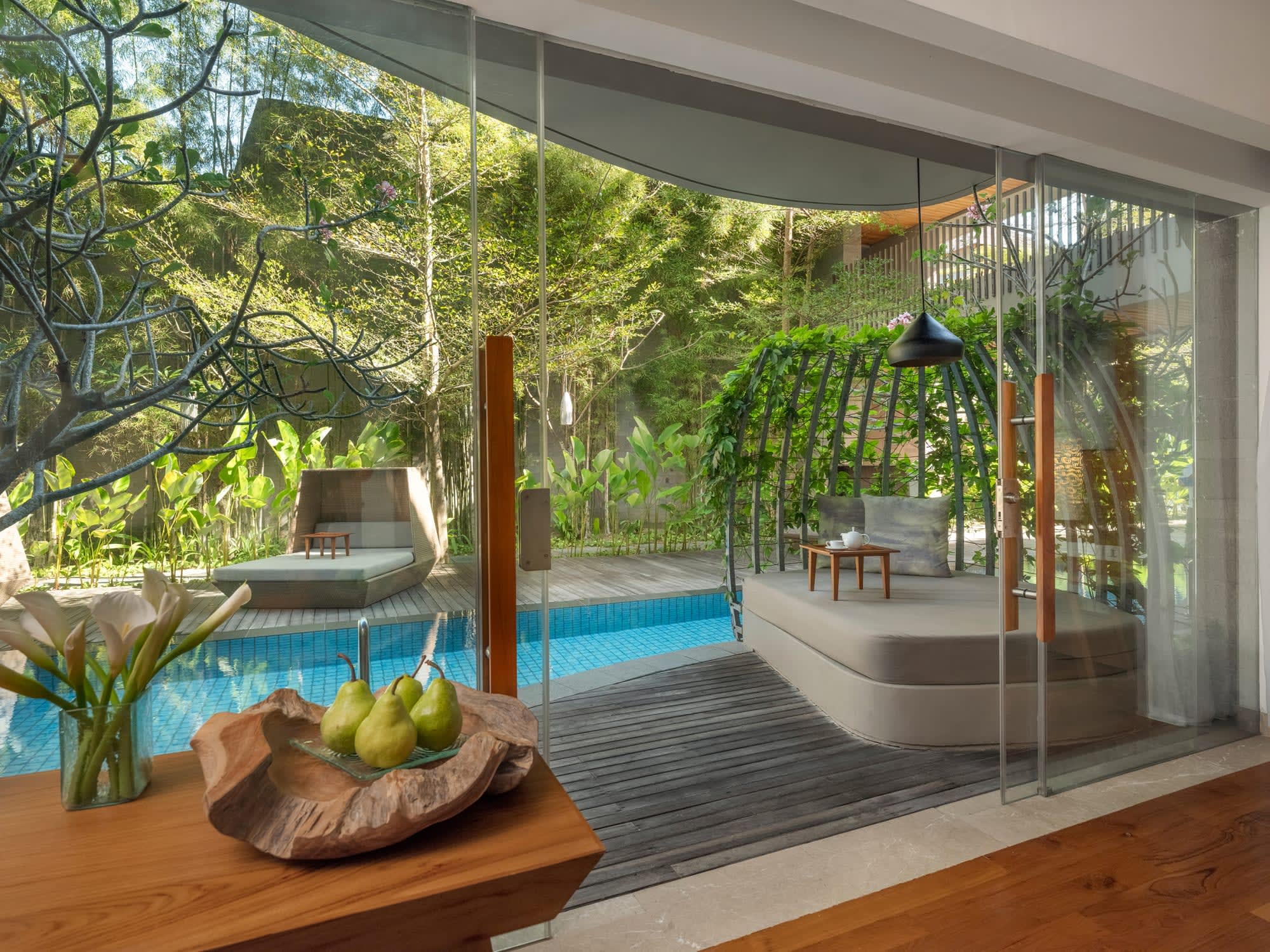 Maya Sanur Resort & Spa in Süd-Bali: Maya Sanur Resort and Spa Impressive Lagoon Pool Suite
