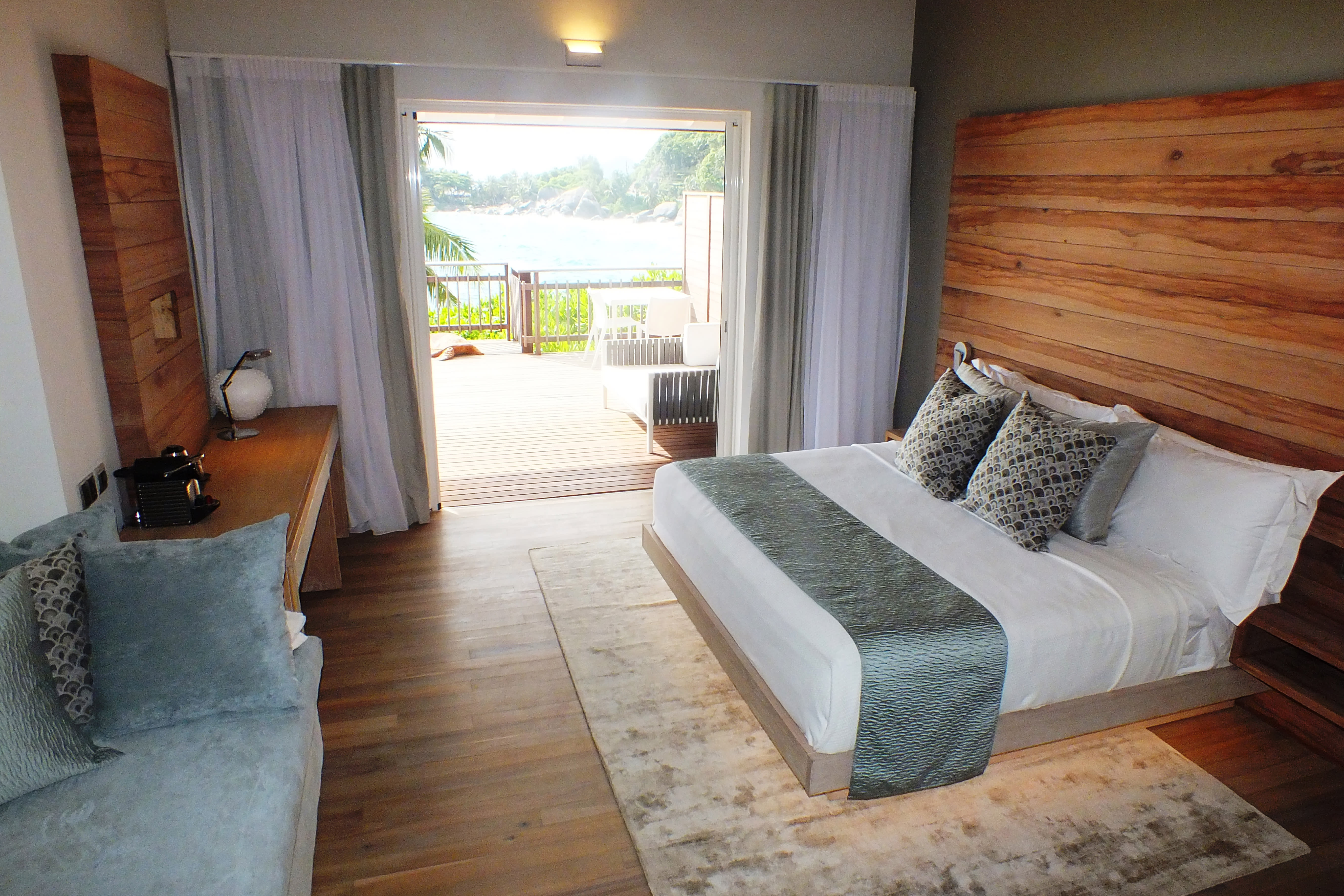 Carana Beach Hotel in Mahé:  Seychellen Carana Beach Hotel Wohnbeispiel