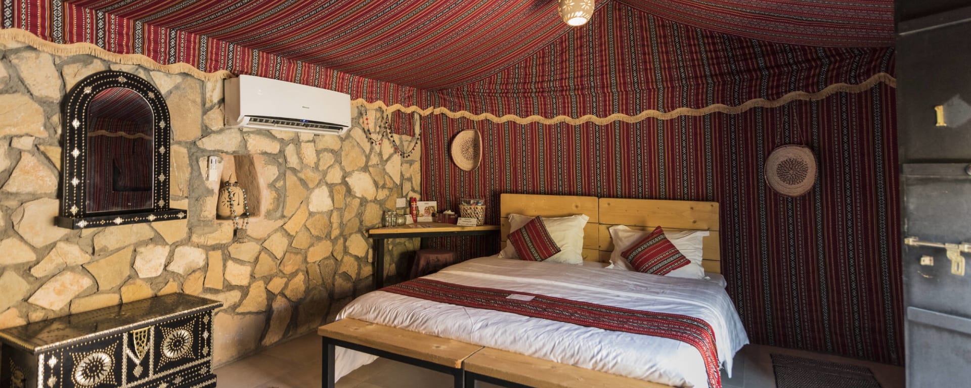 Sama Al Wasil Camp in Wüste: Oman Sama Al Wasil Camp - Sultan Tent