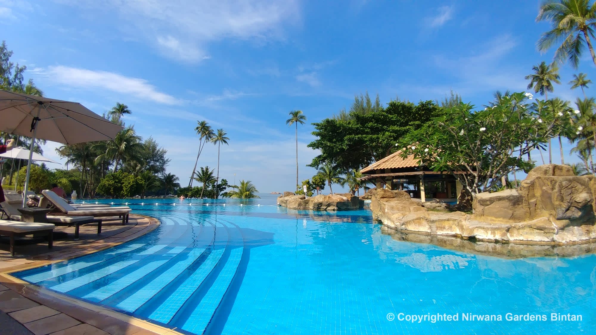 Nirwana Resort Hotel Bintan: Singapur Nirwana Resort Hotel Bintan Pool and Pool Bar