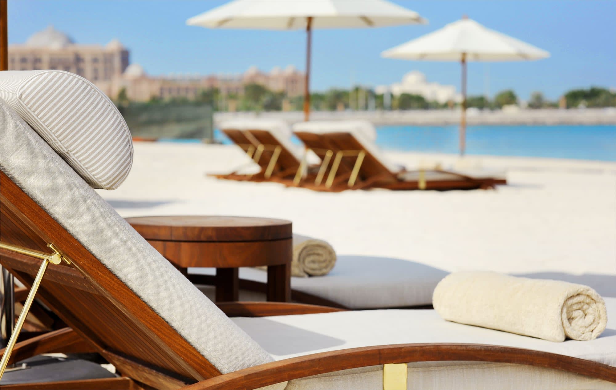 The St. Regis Abu Dhabi:  VAE The St Regis Abu Dhabi Liege am Strand