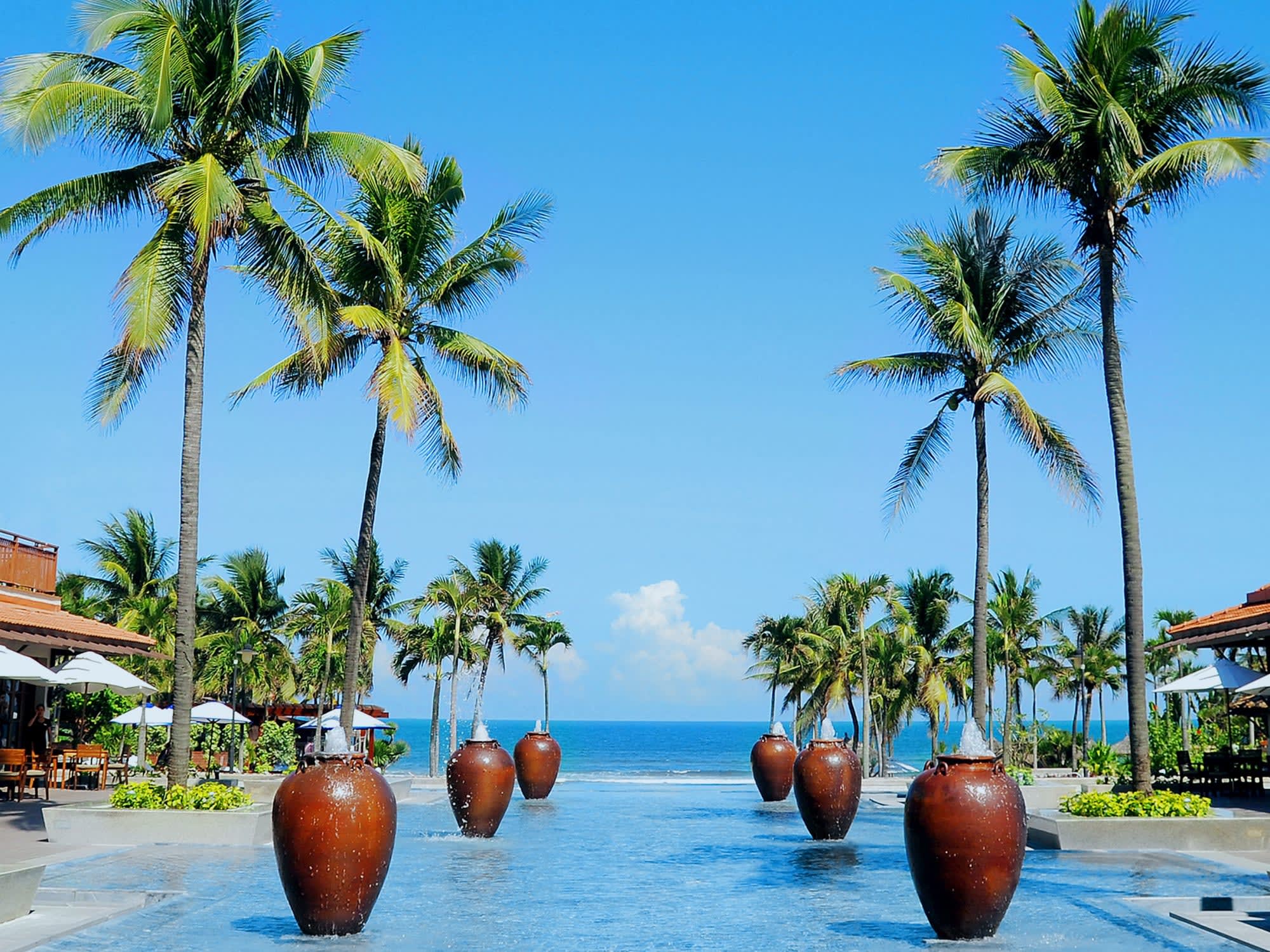 Furama Resort and Villas Danang: Vietnam Furama Resort Danang Pool