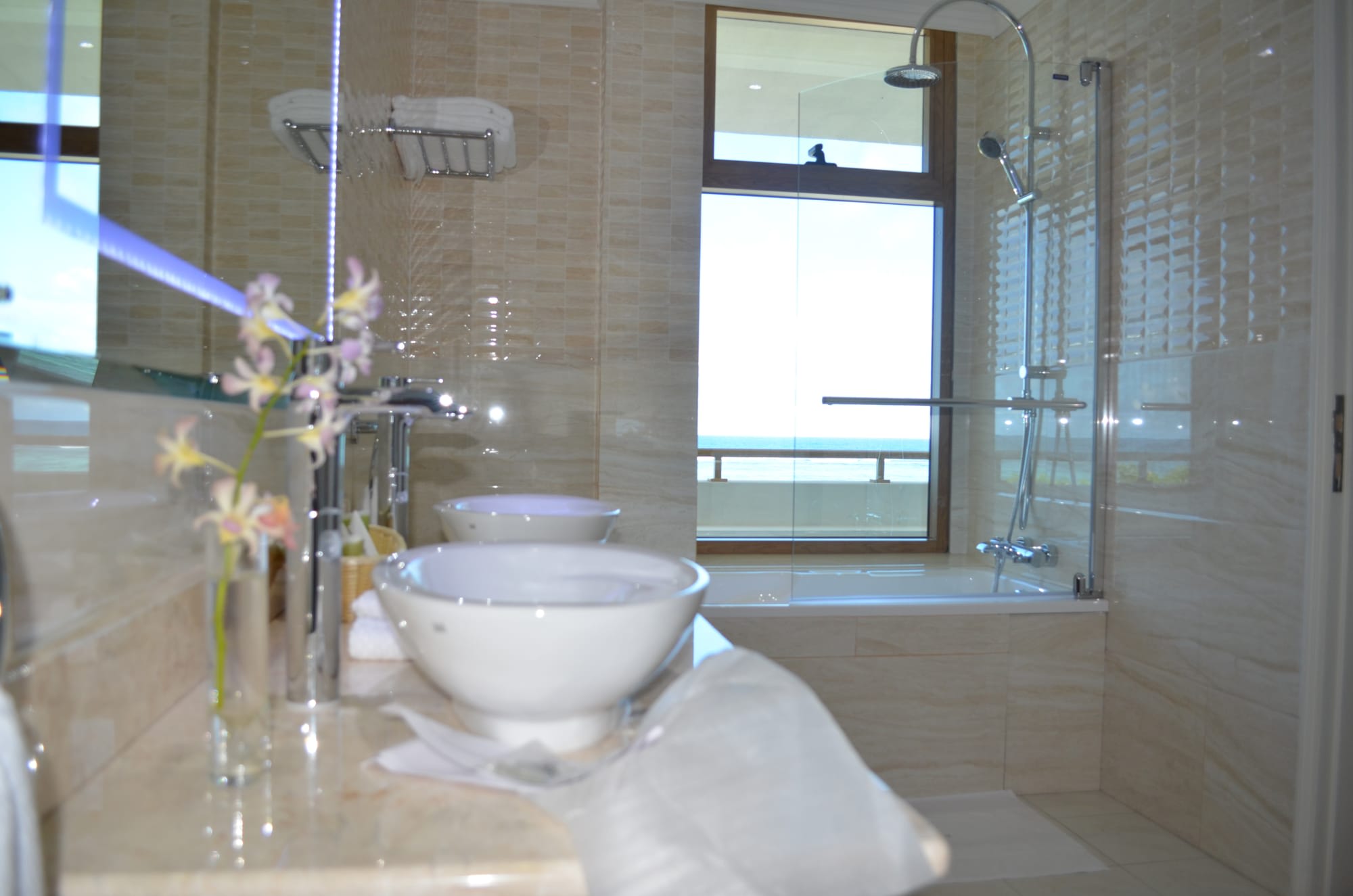 Crown Beach in Mahé: Crown Beach Junior Suite