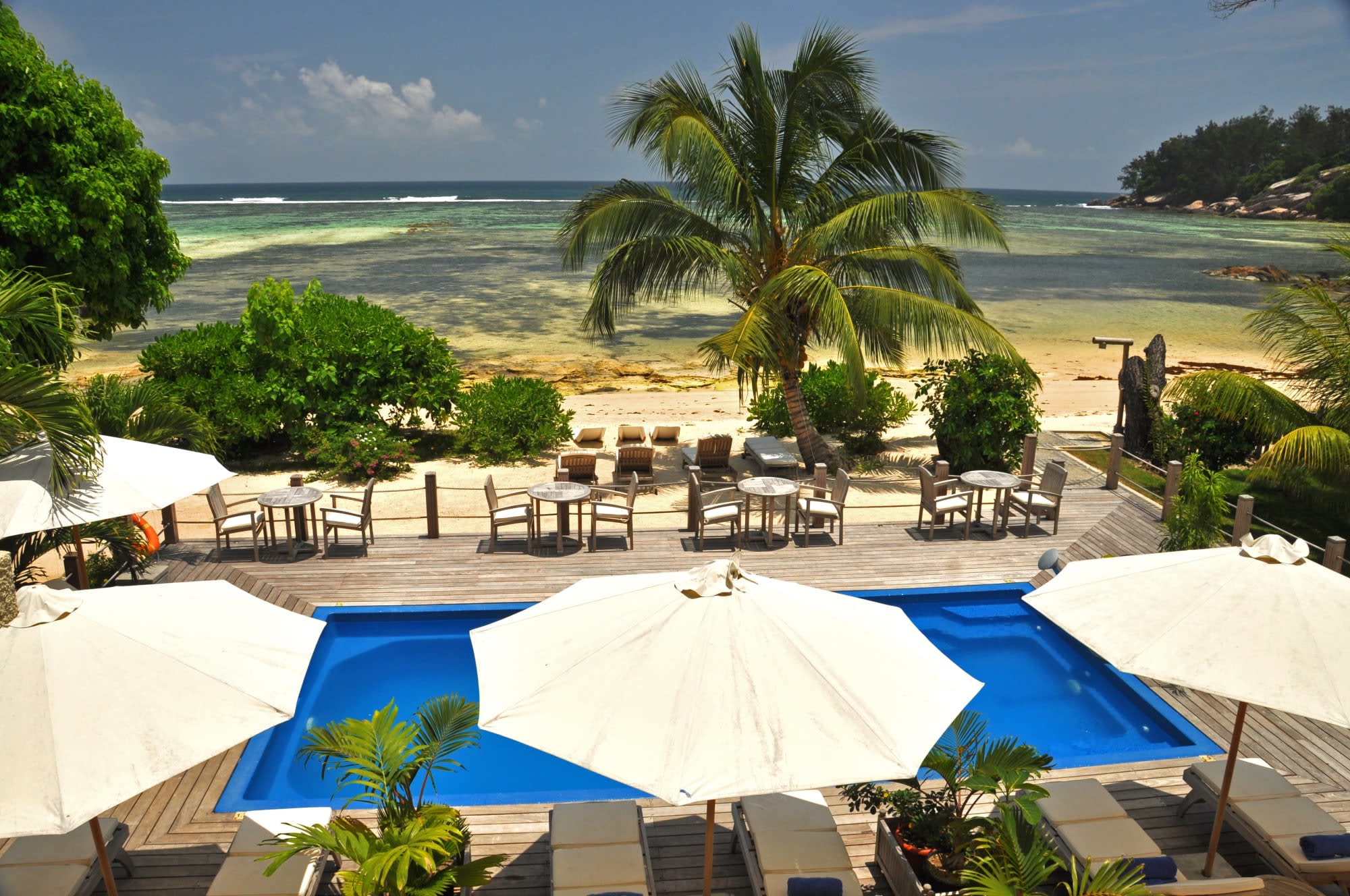 Crown Beach in Mahé: Crown Beach Pool am Strand