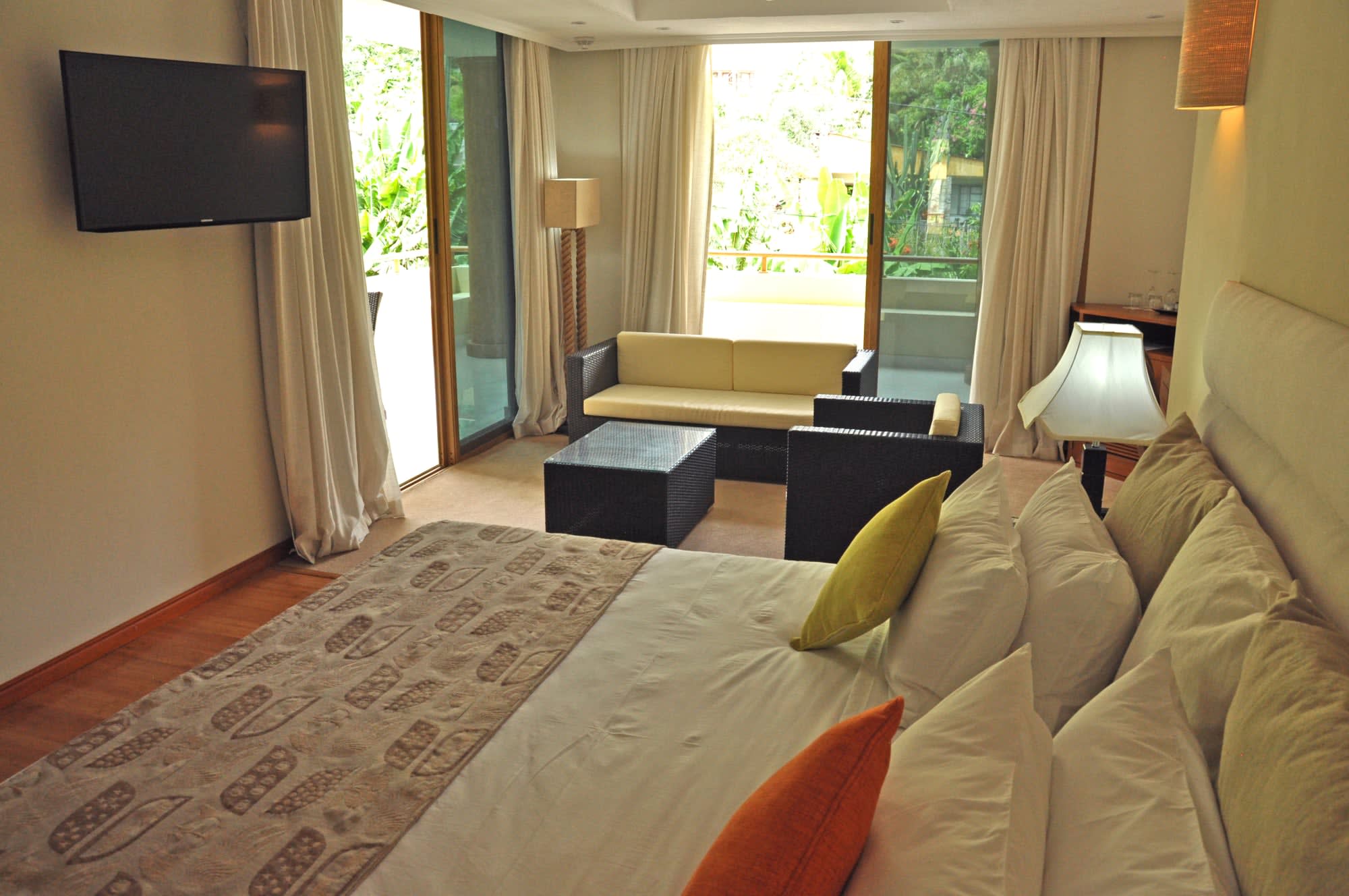 Crown Beach in Mahé: Crown Beach Senior Suite