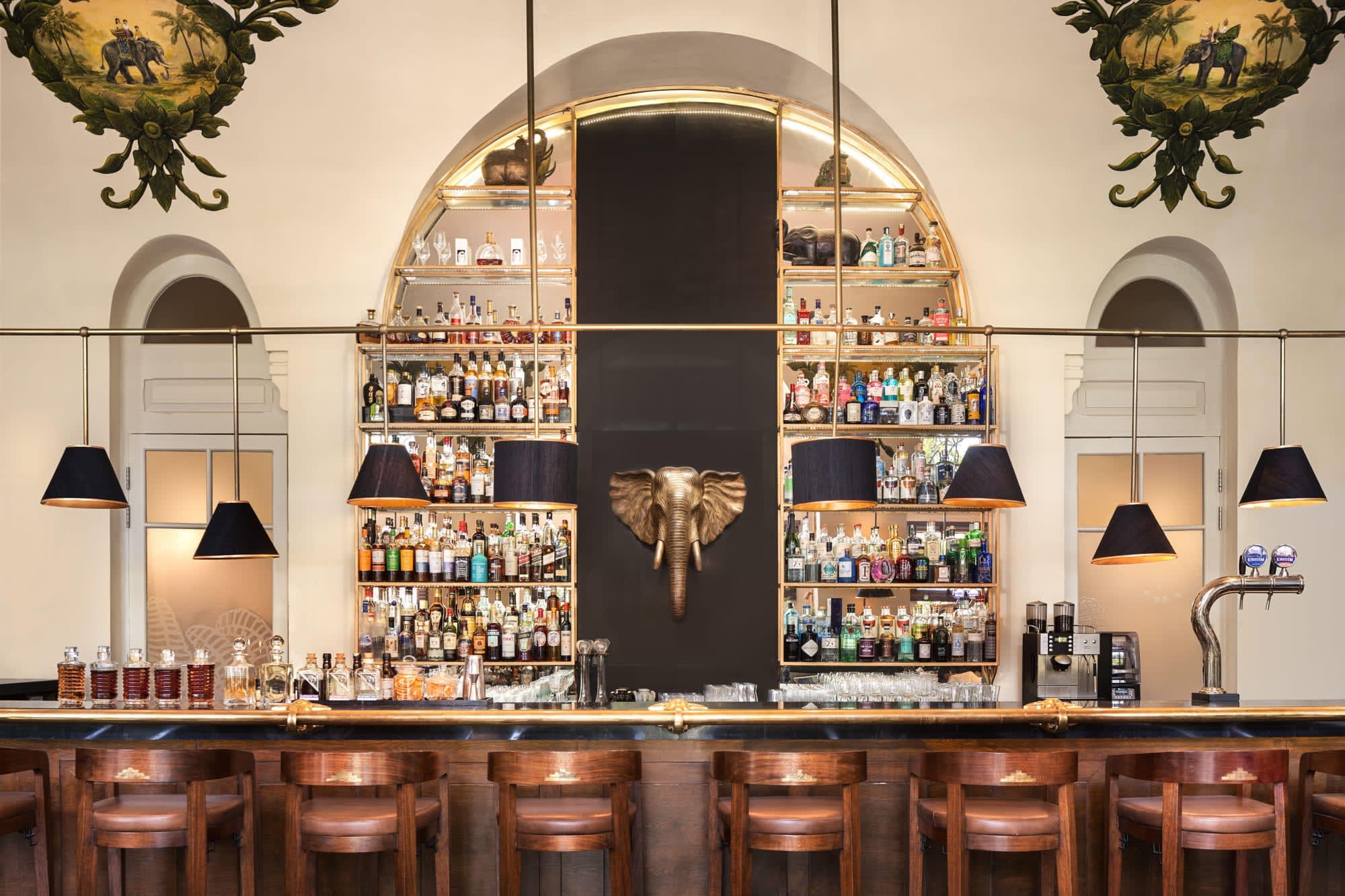 Raffles Le Royal in Phnom Penh:  Raffles Hotel  Le Royal  Elephant Bar