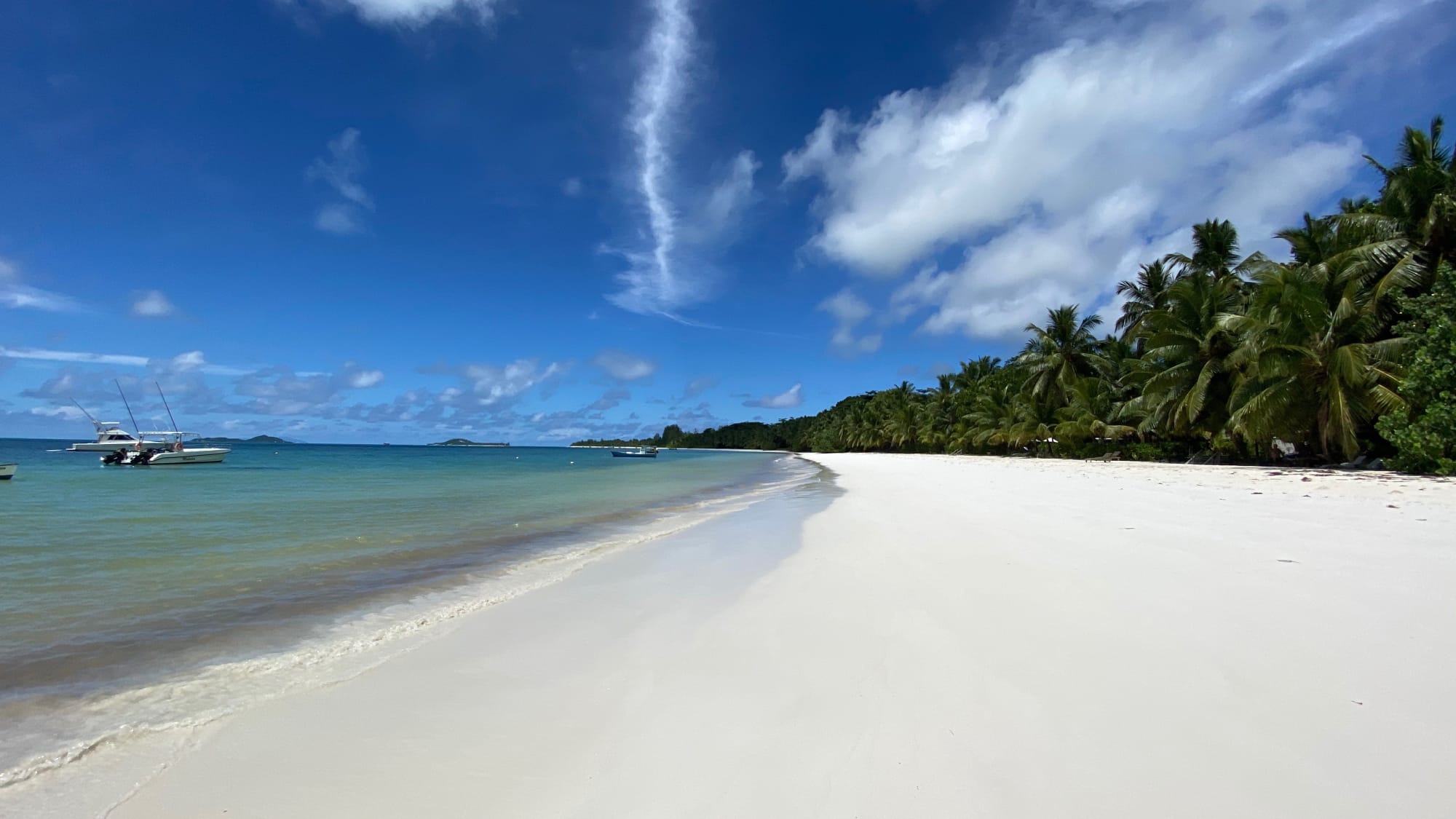 Beach Villa in Praslin:  Beach Villa Praslin Strand