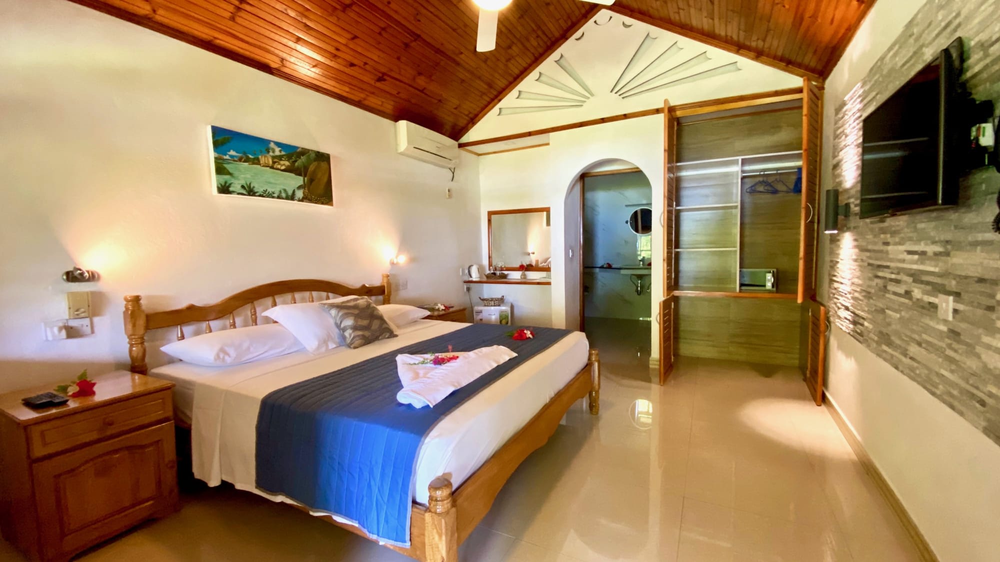 Beach Villa in Praslin:  Beach Villa Praslin Wohnbeispiel