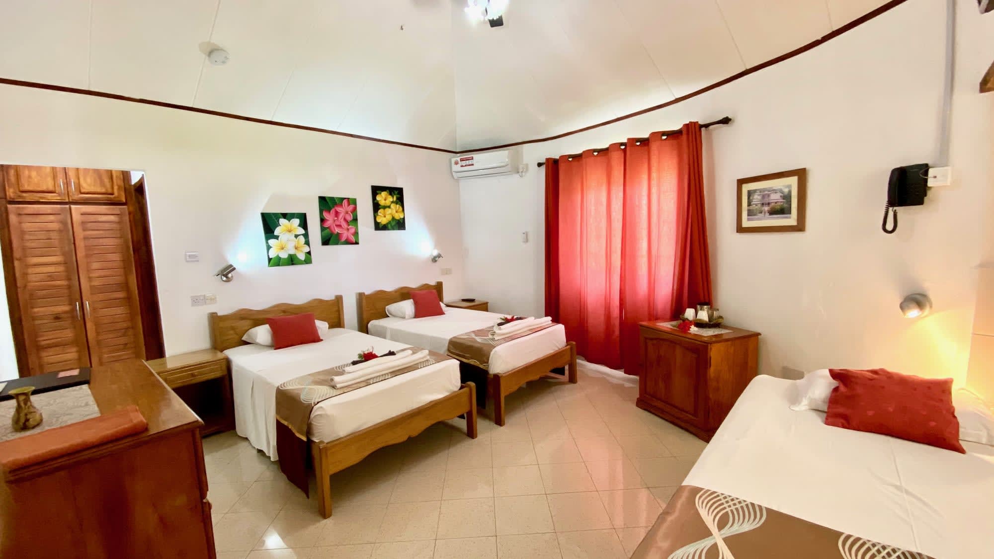Beach Villa in Praslin:  Beach Villa Praslin Wohnbeispiel
