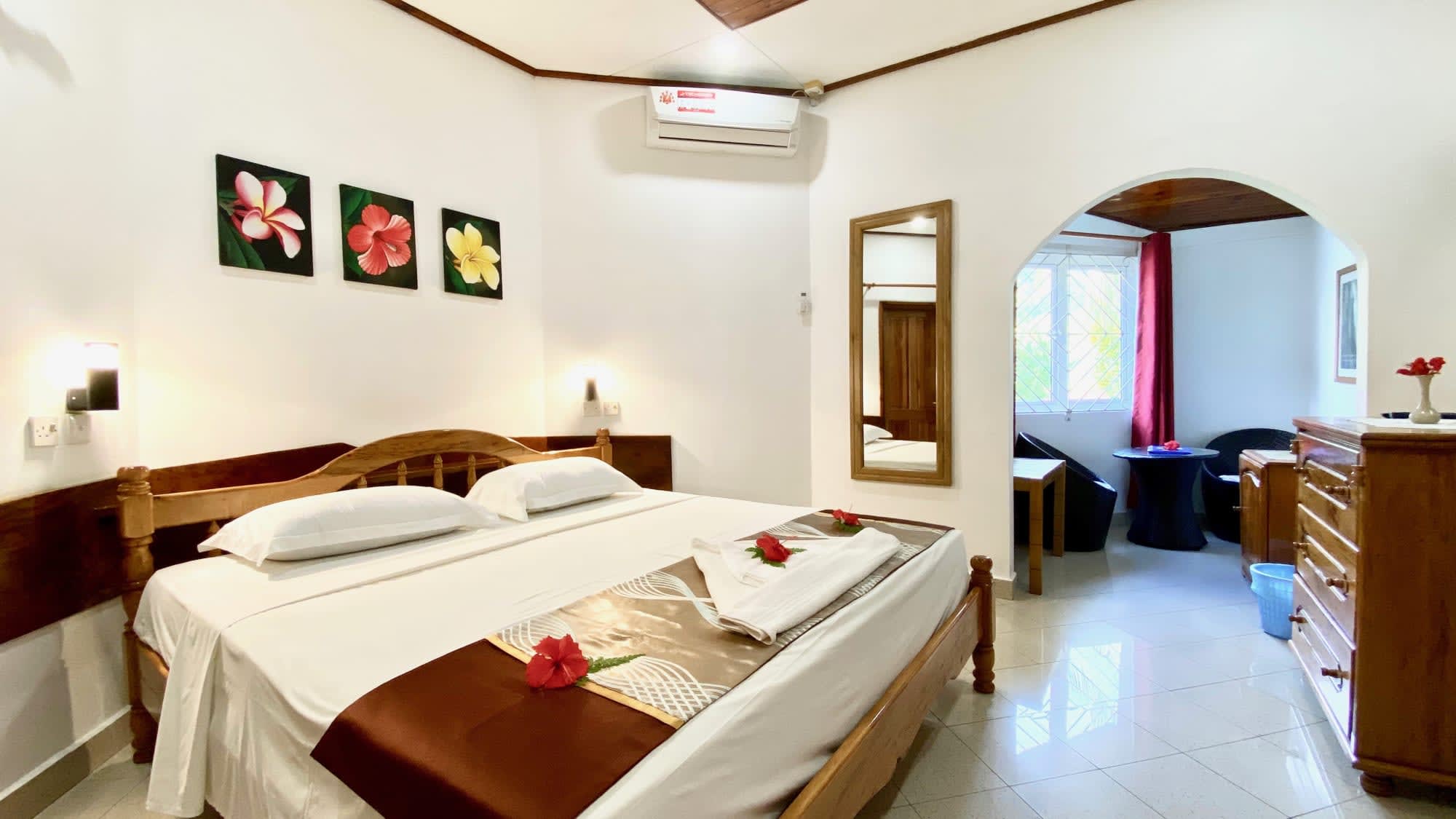 Beach Villa in Praslin:  Beach Villa Praslin Wohnbeispiel