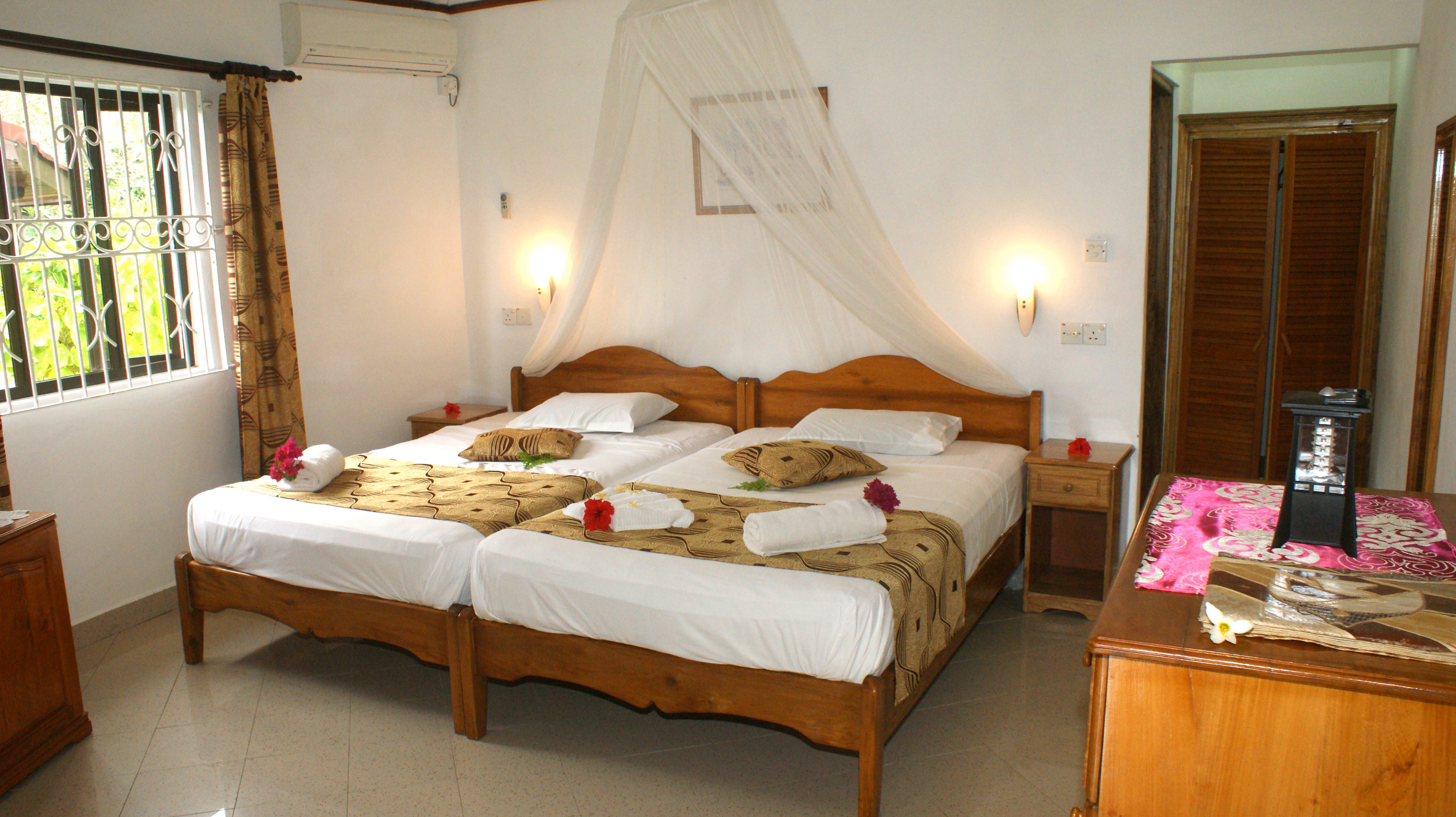 Beach Villa in Praslin:  Praslin Beach Villa