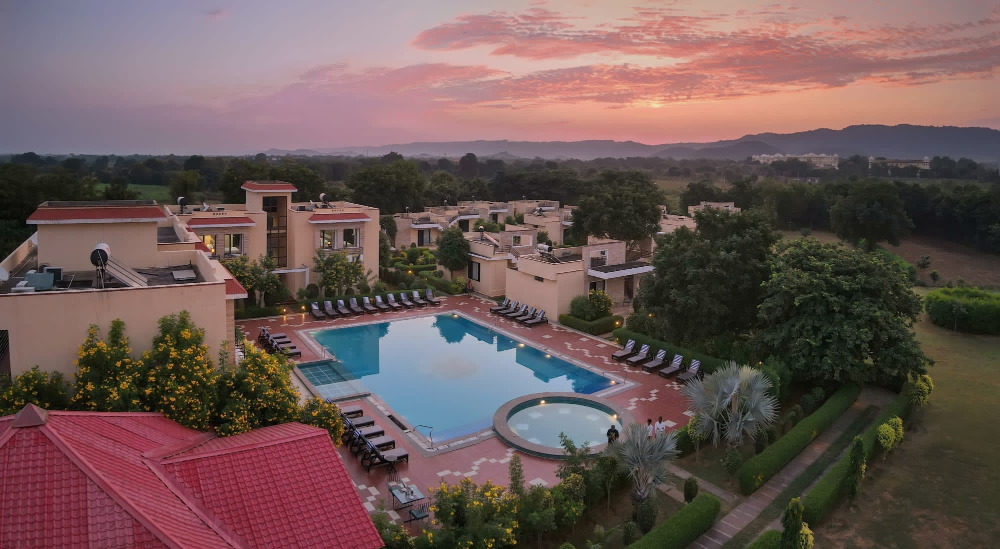 Jungle Vilas in Ranthambore NP: Indien Jungle Vilas - Pool