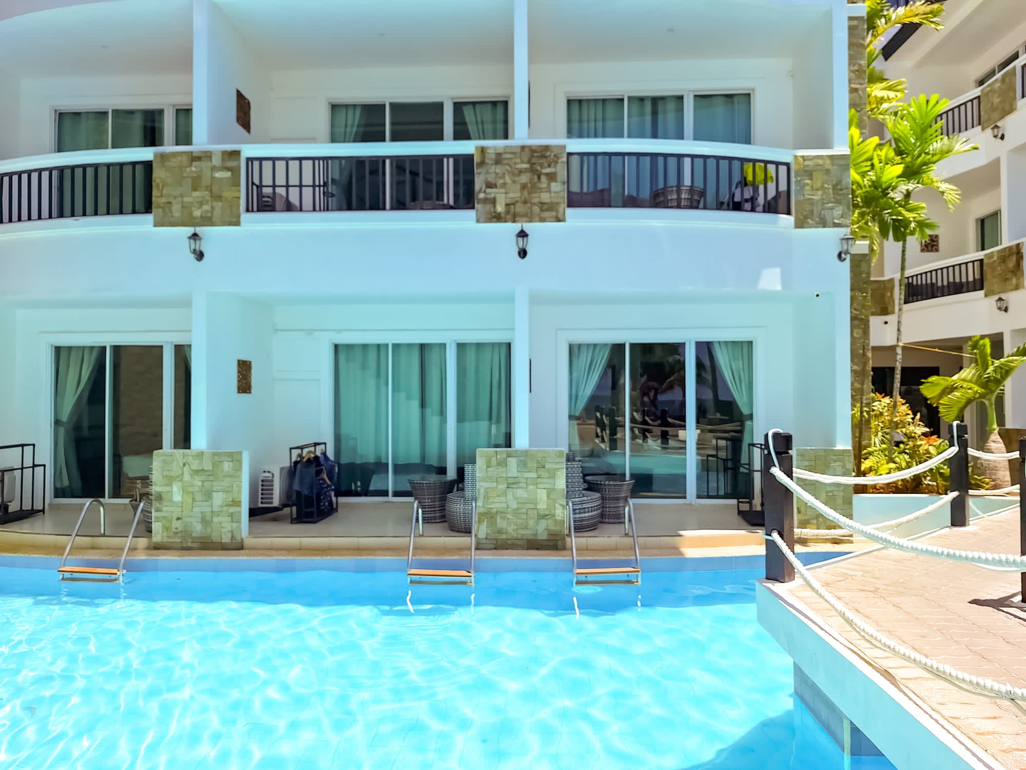 Boracay Ocean Club:  Boracay Ocean Club Pool Access Zimmer