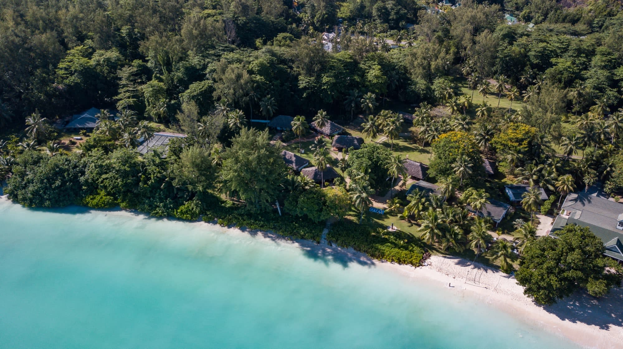 Hotel Cote d'Or Lodge in Praslin:  Hotel Cote d Or Lodge Strand