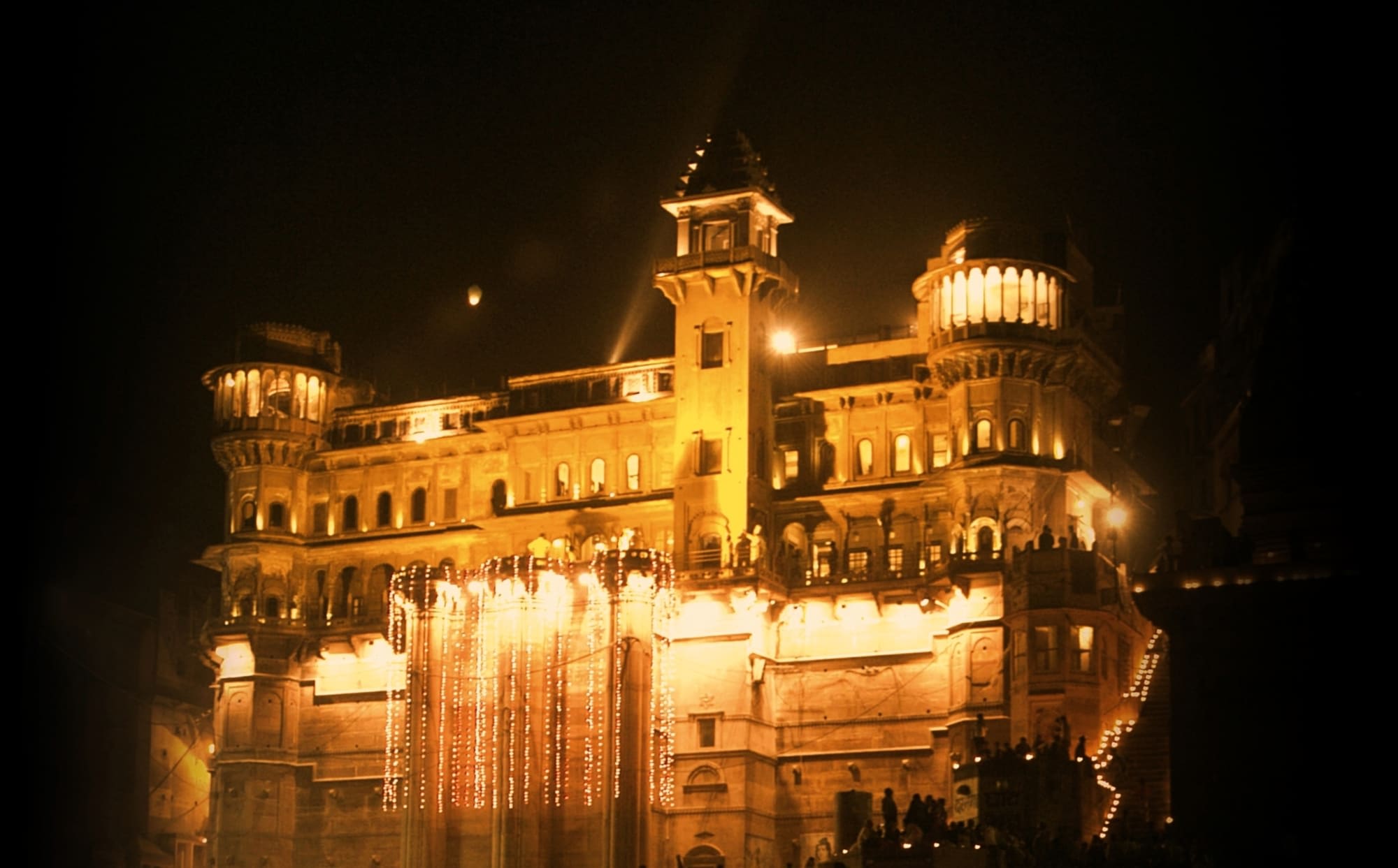 Brijrama Palace in Varanasi:  Indien Varanasi Brijama Palace