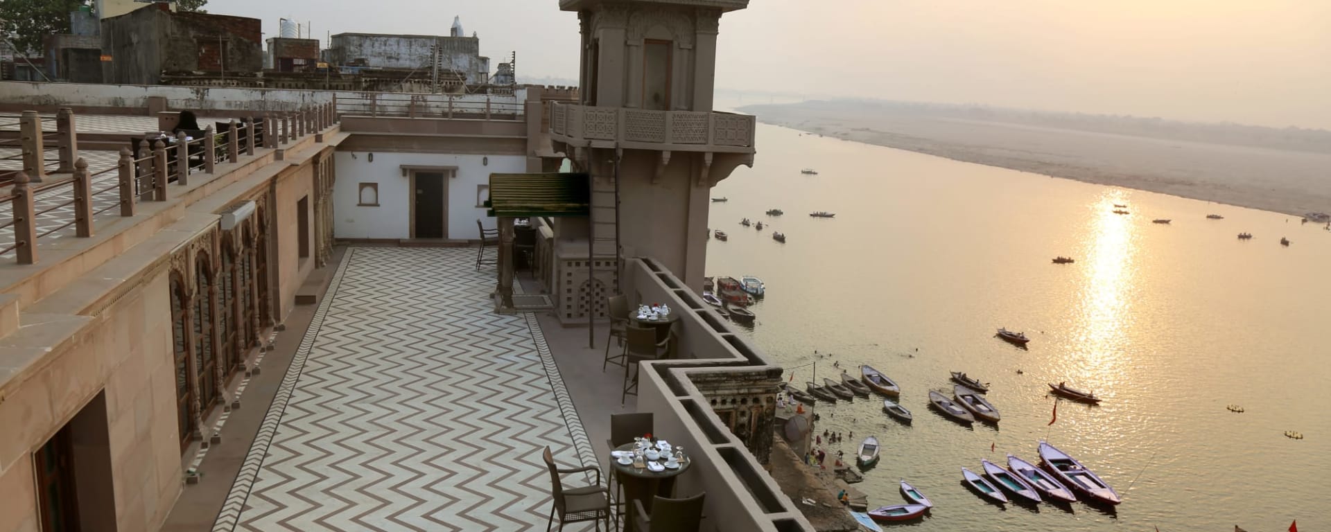 Brijrama Palace in Varanasi:  Indien Varanasi Brijama Palace