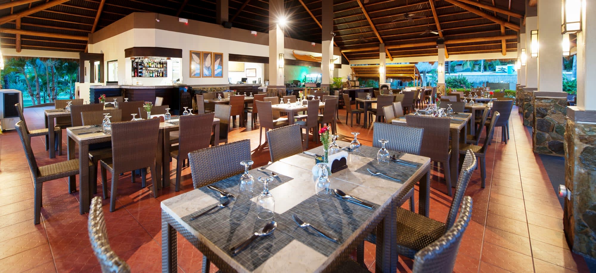 Bohol Beach Club:  Bohol Beach Club Agotata Restaurant