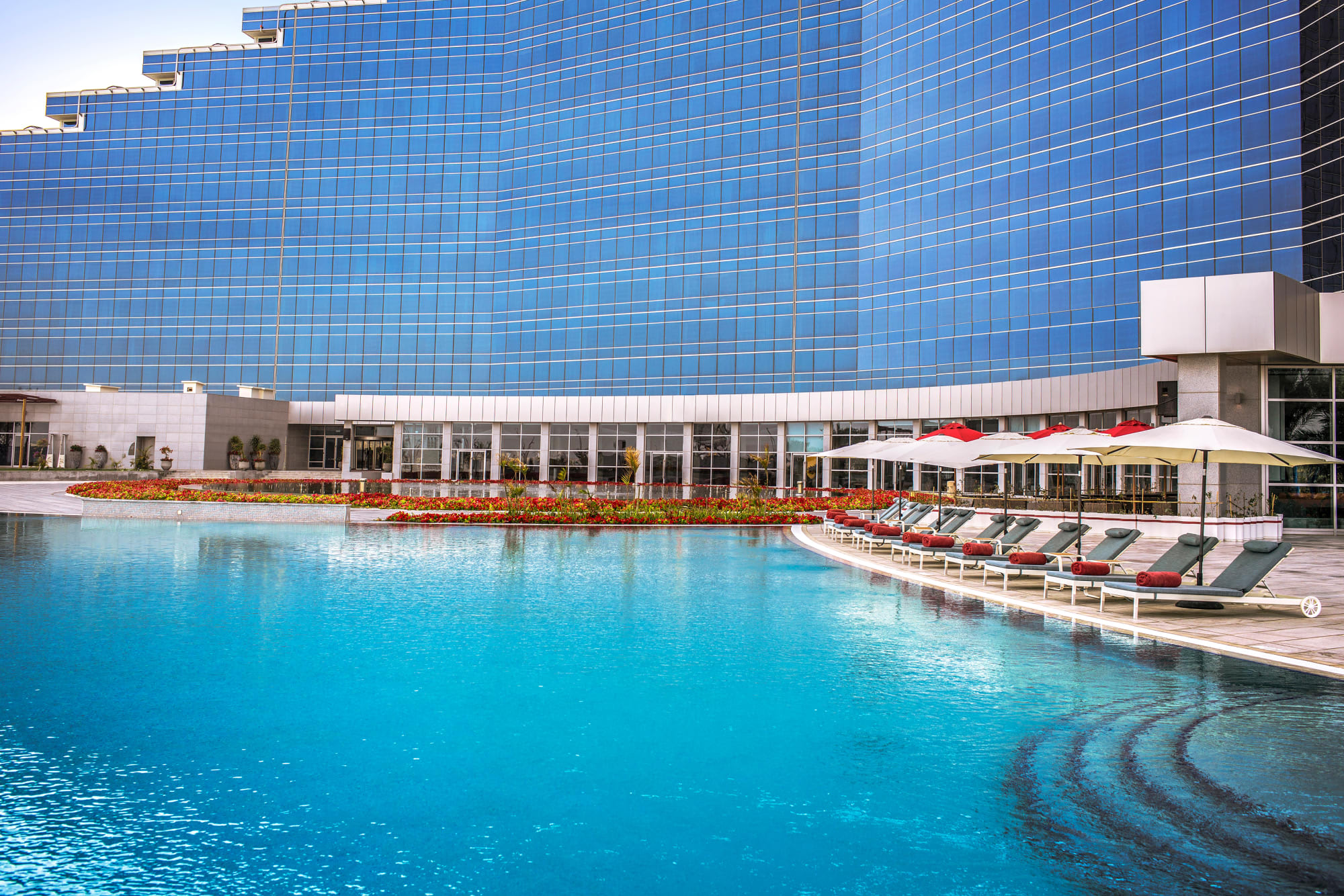 The Art Hotel & Resort Amwaj in Manama:  Bahrain Art Rotana Amwaj Pool