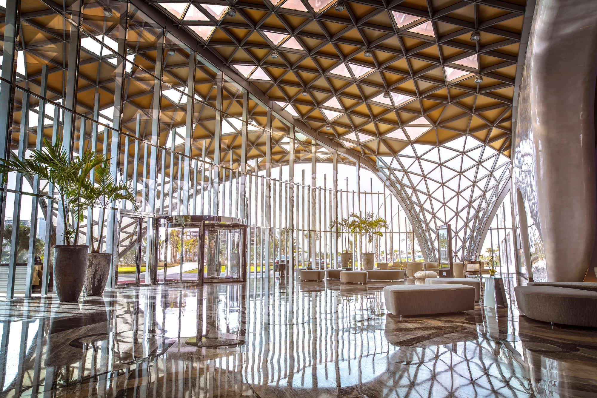 The Art Hotel & Resort Amwaj in Manama:  Bahrain Art Rotana Amwaj Lobby