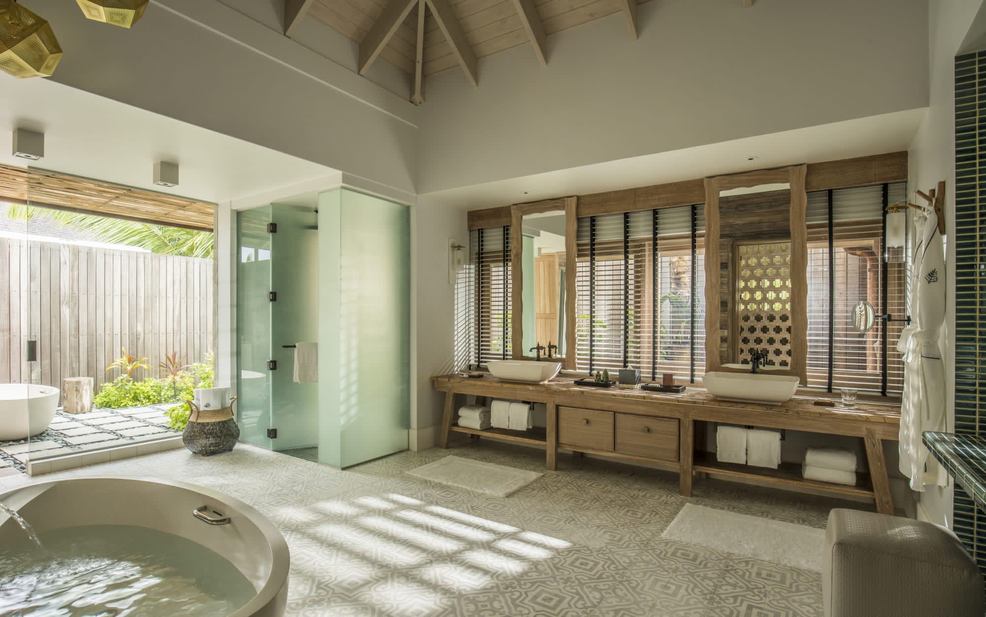 Four Seasons Resort Desroches Island in Outer Islands:  Desroches Island Residence Badezimmer