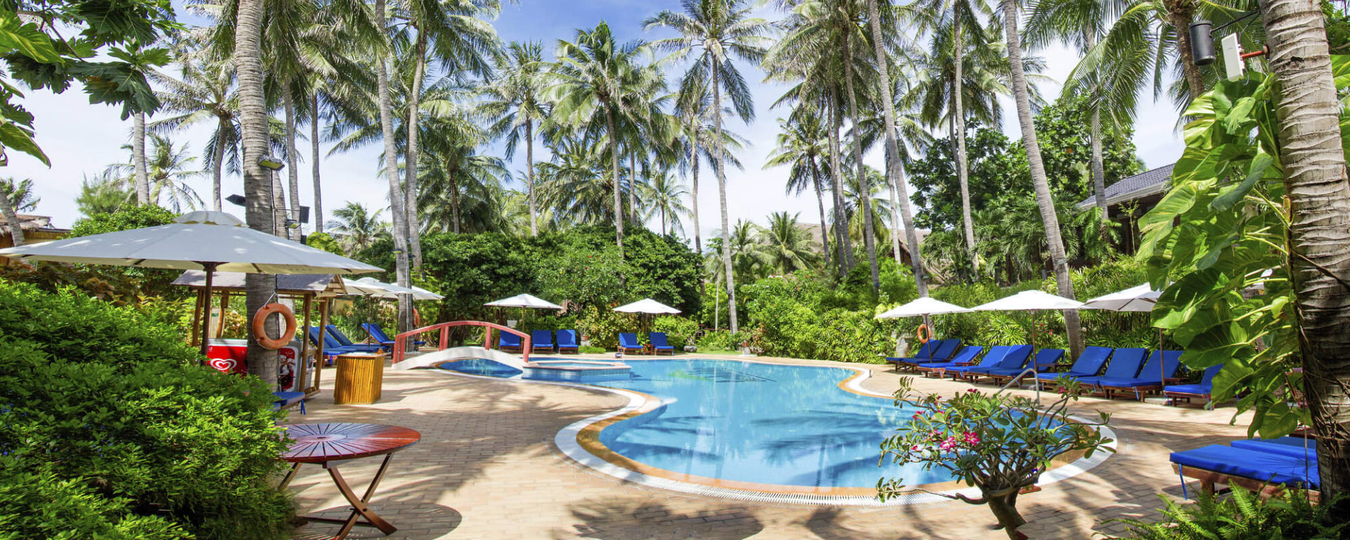 Bamboo Village Beach Resort & Spa in Phan Thiet: Bamboo Village Beach Resort and Spa Pool Ocean