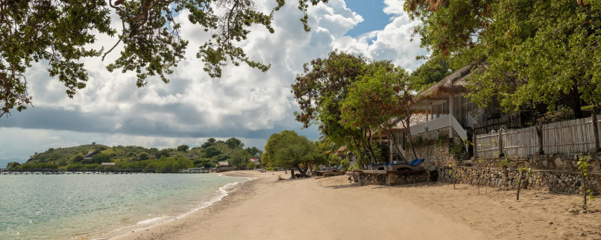 Sudamala Resort, Seraya in Labuan Bajo:  Labuan Bajo Sudamala Seraya Strand