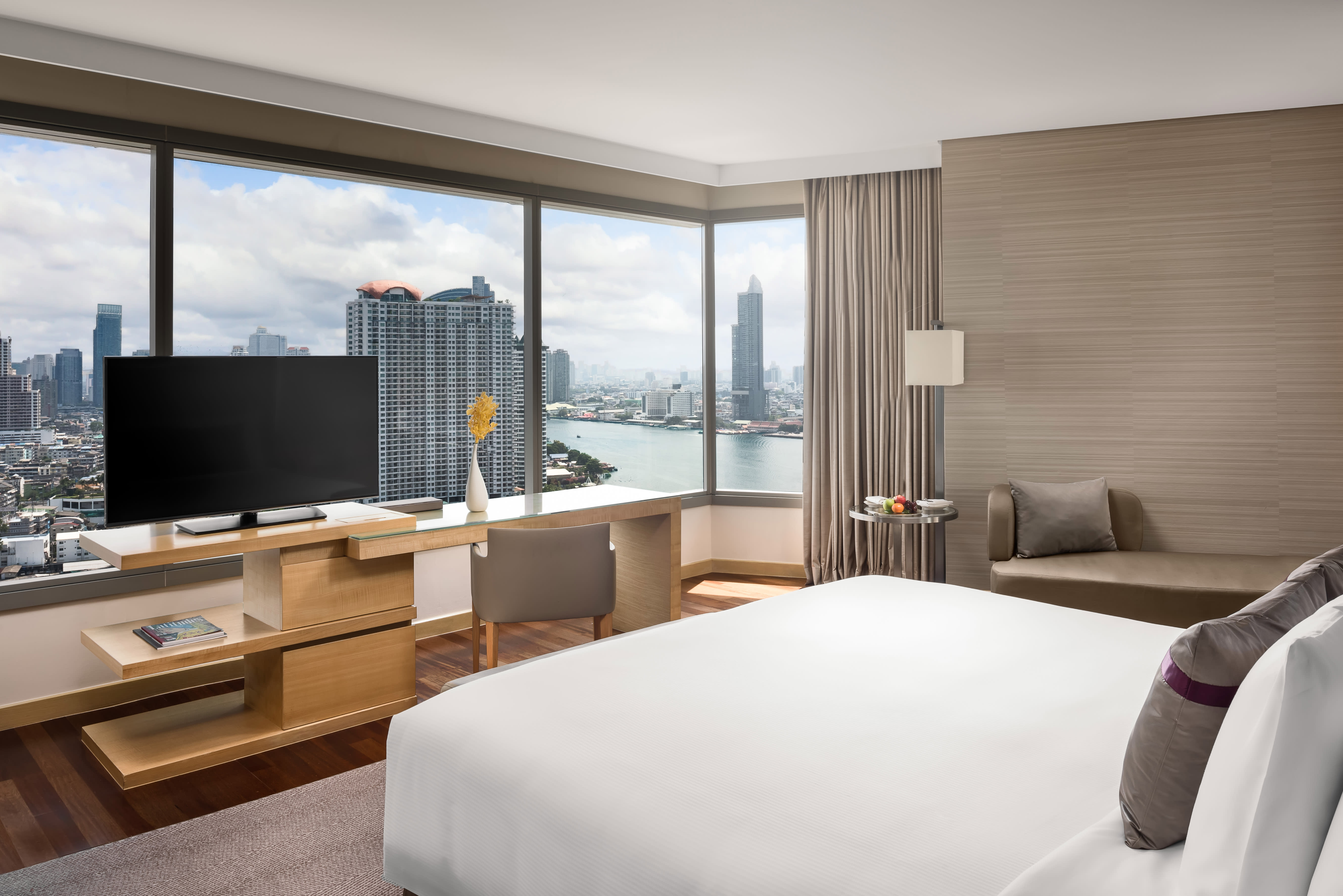 AVANI+ Riverside Bangkok Hotel:  Bangkok AVANI+ Riverside Bangkok Corner Suite