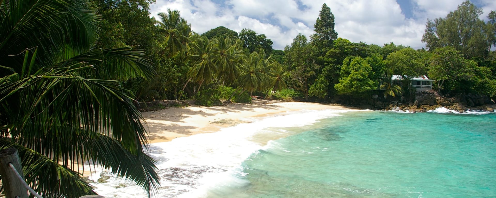 Bord Mer Villa in Mahé:  Seychellen Bord Mer Villa Strand