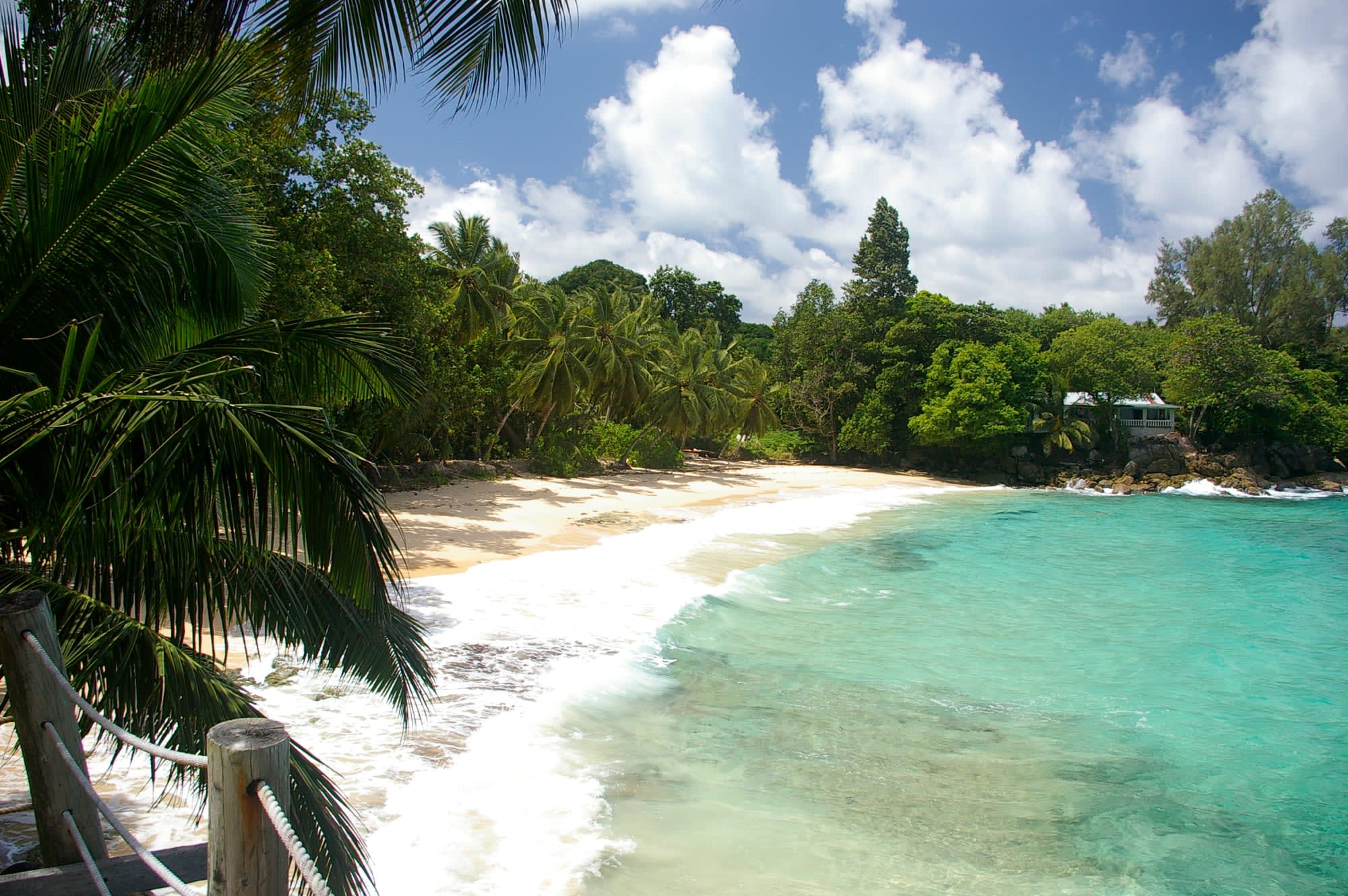 Bord Mer Villa in Mahé:  Seychellen Bord Mer Villa Strand