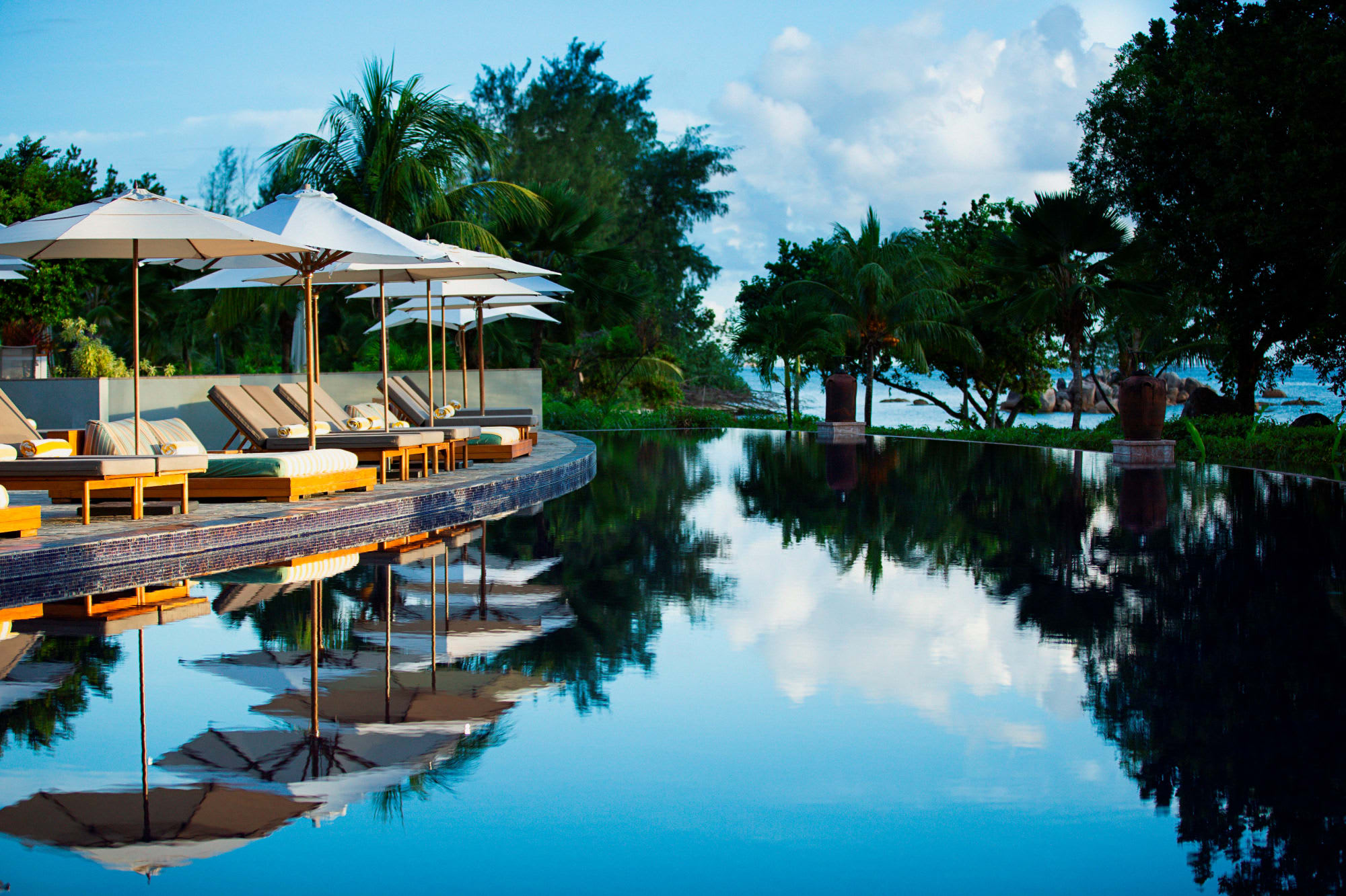 Raffles Seychelles in Praslin:  Raffles Seychellen Pool