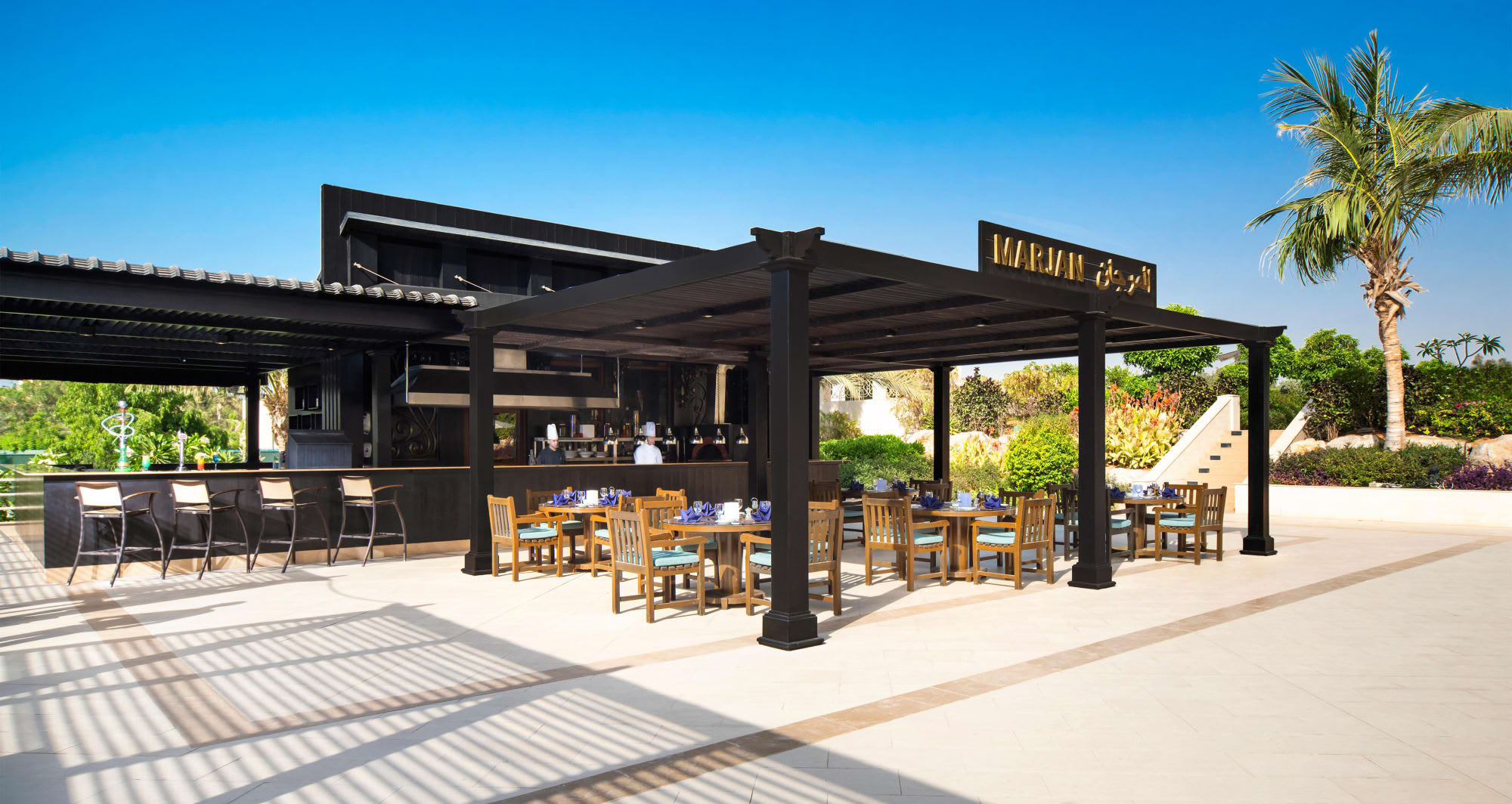 Waldorf Astoria Ras al Khaimah: Waldorf Astoria Ras Al Khaimah Restaurant und Pool Bar