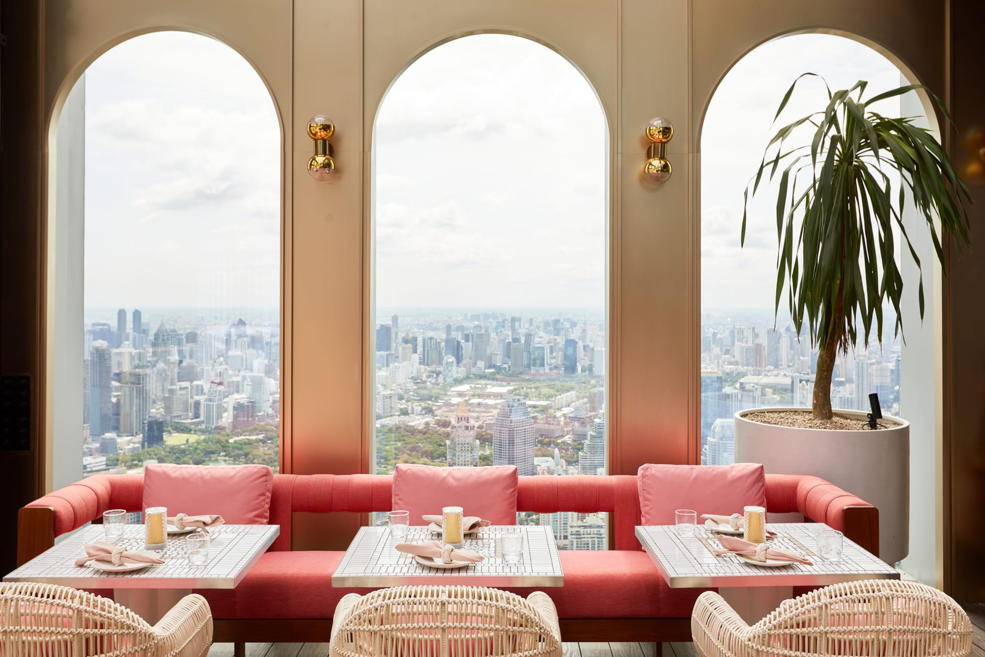 The Standard, Bangkok Mahanakhon: The Standard, Bangkok Mahanakhon Bar OJO