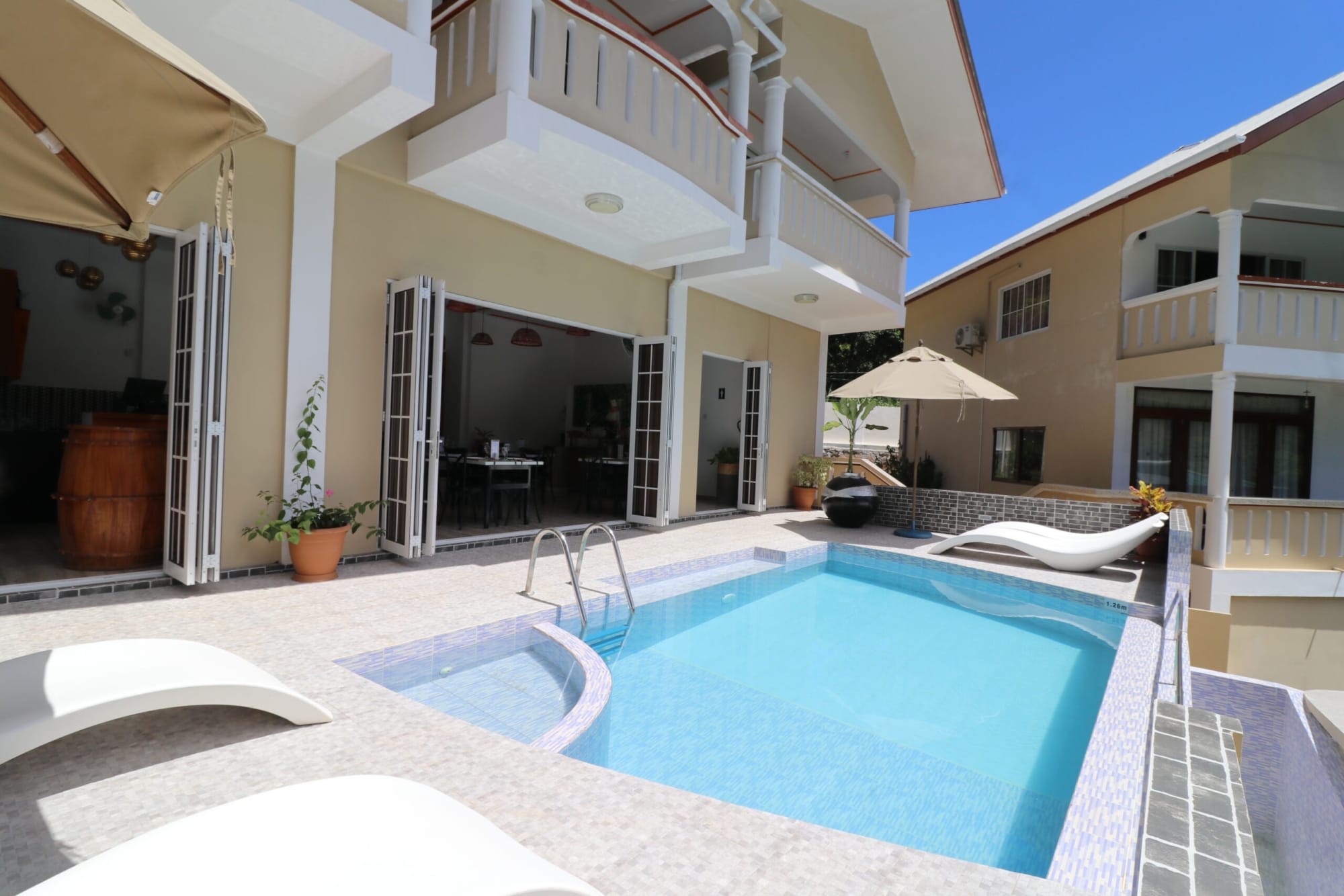 Mountain View Hotel in La Digue: Seychellen Mountain View Hotel Pool