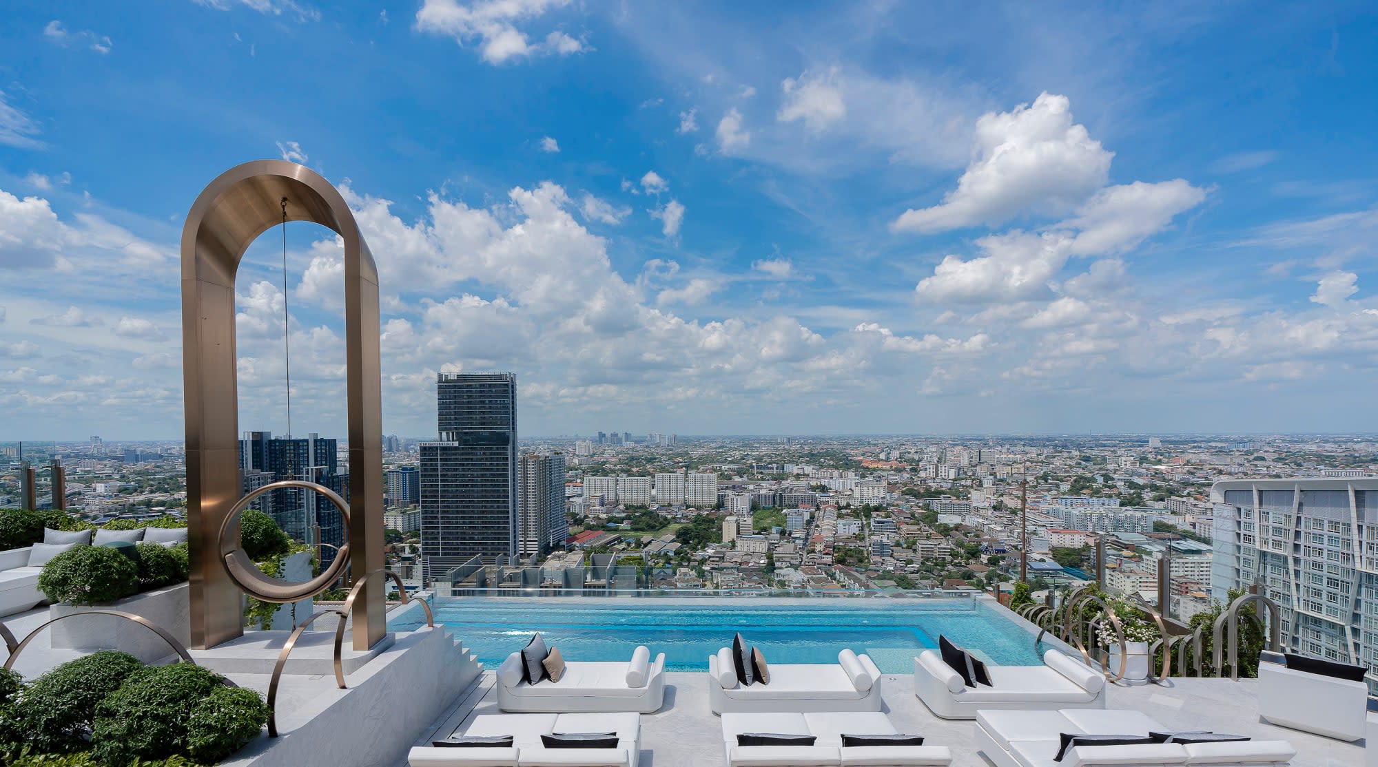 INNSiDE by Melia Bangkok Sukhumvit: Innside by Melia Bangkok Rooftop Pool