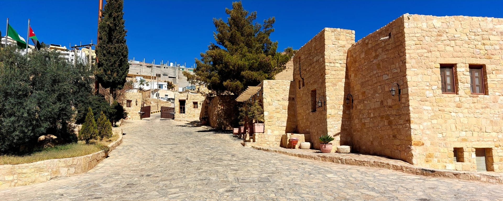 Hayat Zaman in Petra:  Hayat Zaman Petra