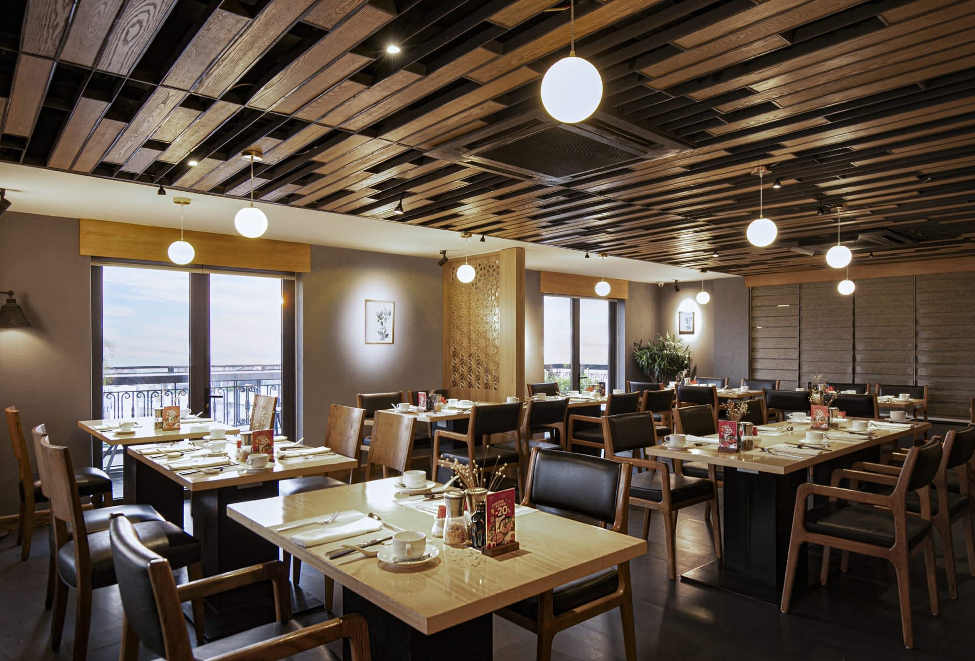 Bespoke Trendy Hotel Hanoi:  Bespoke Trendy Restaurant