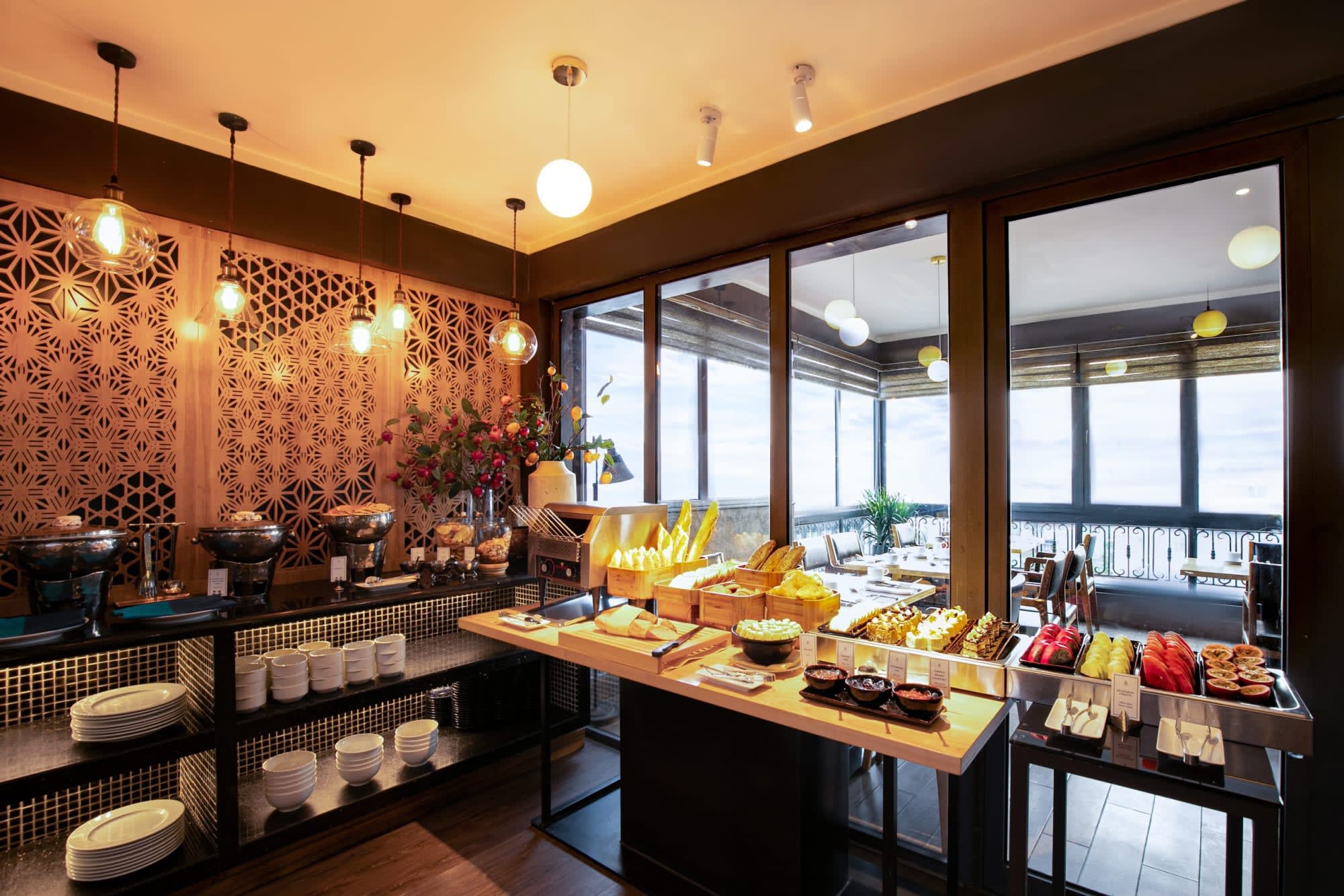 Bespoke Trendy Hotel Hanoi:  Bespoke Trendy Restaurant