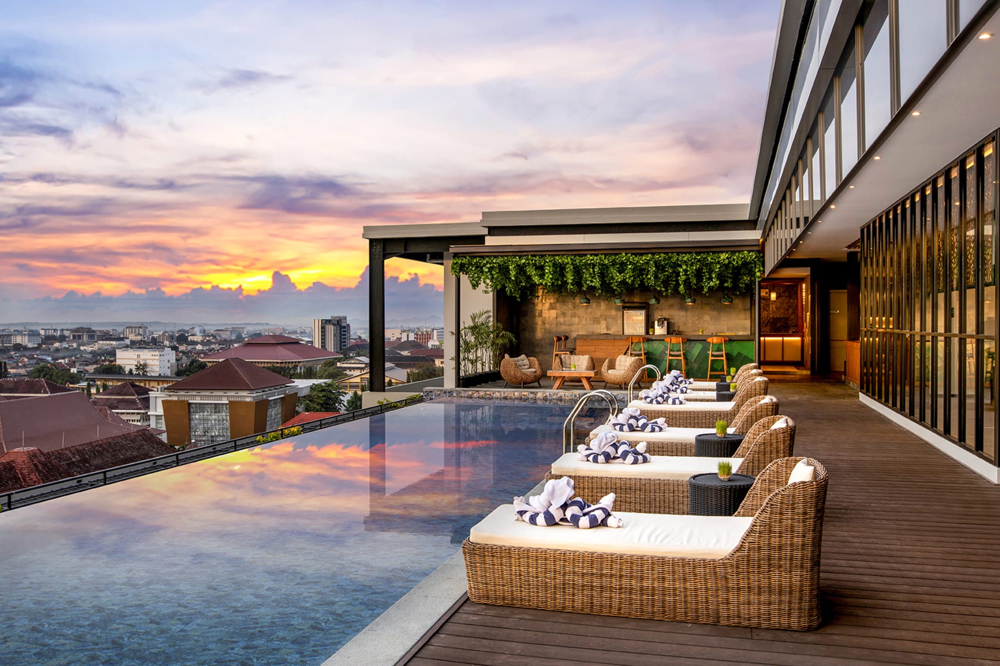 The Manohara Hotel in Yogyakarta und Umgebung: Yogyakarta The Manohara Hotel Pool