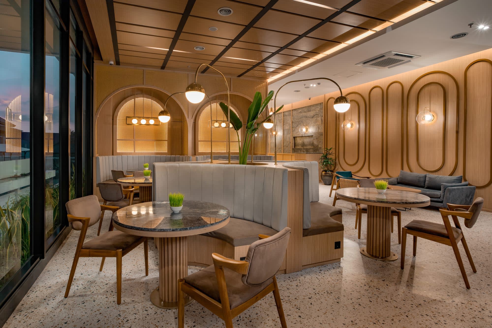 The Manohara Hotel in Yogyakarta und Umgebung: Yogyakarta The Manohara Hotel Cafe