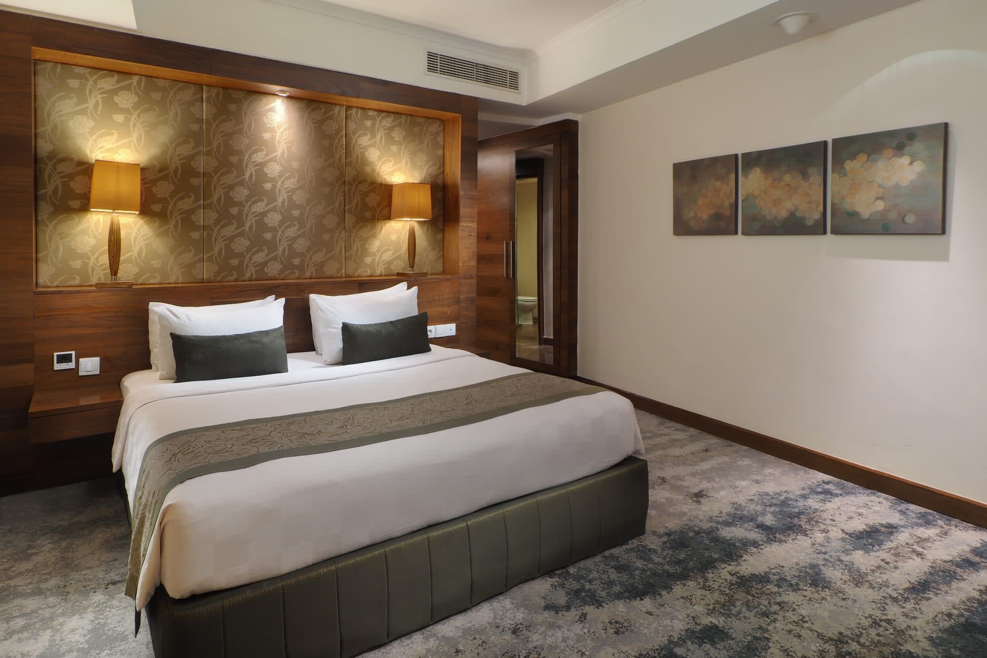 Aryaduta Hotel Medan:  Aryaduta Hotel Medan Deluxe King Bed
