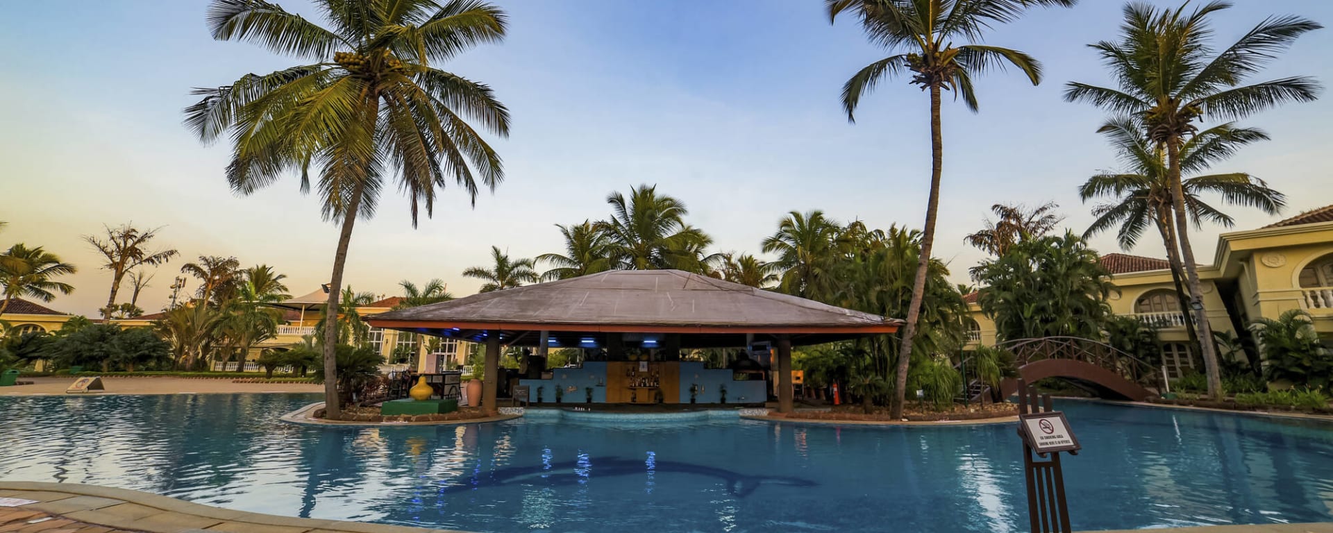 The Zuri White Sands Goa Resort: Goa, The Zuri White Sands Goa Resort Pool