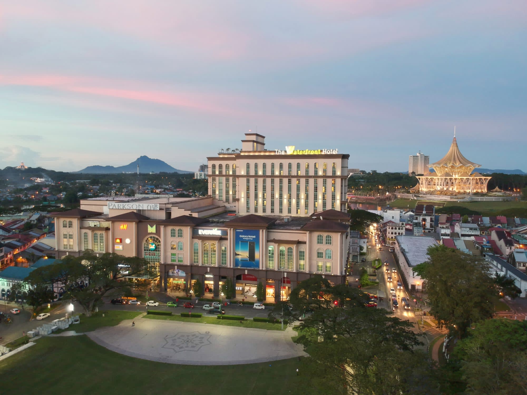 The Waterfront Hotel in Kuching:  Borneo The Waterfront Kuching