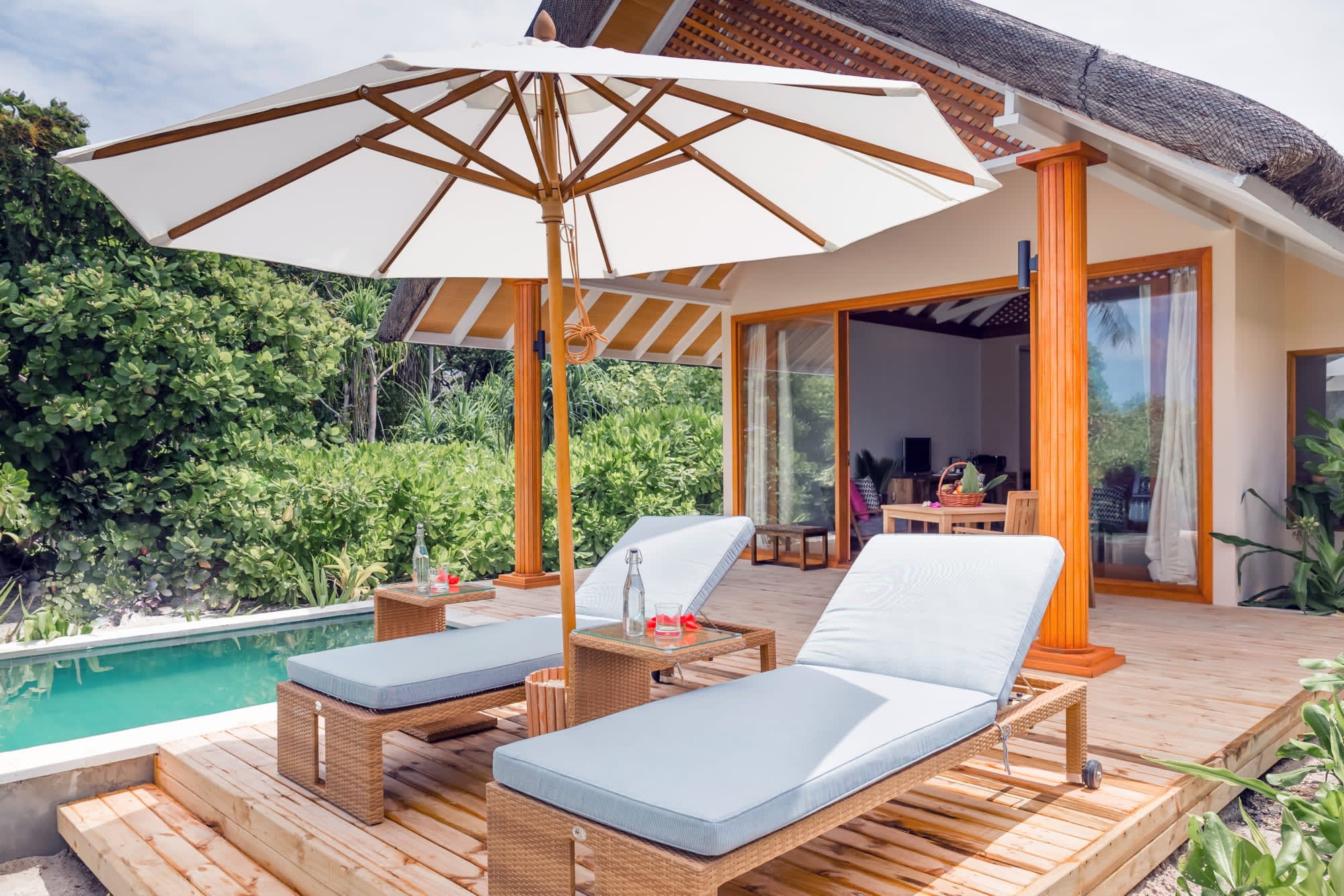 Kudafushi Resort & Spa in Malediven: Kudafushi Resort and Spa - Beach Villa mit Pool
