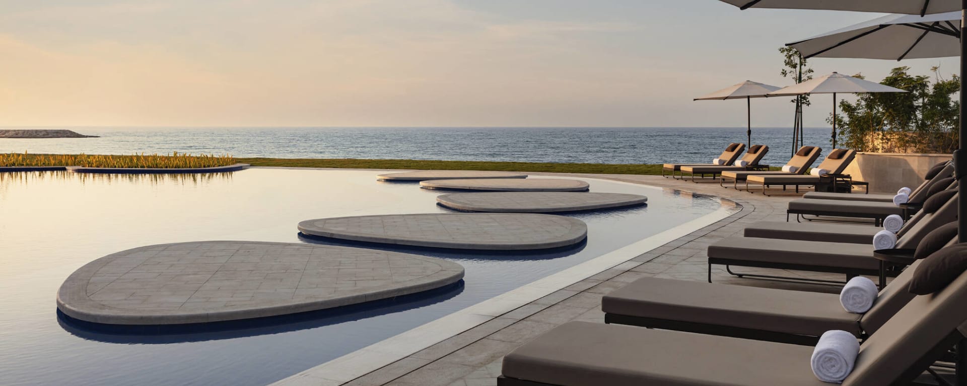 The St. Regis al Mouj Muscat Resort:  The St. Regis Al Mouj Muscat Resort - Pool