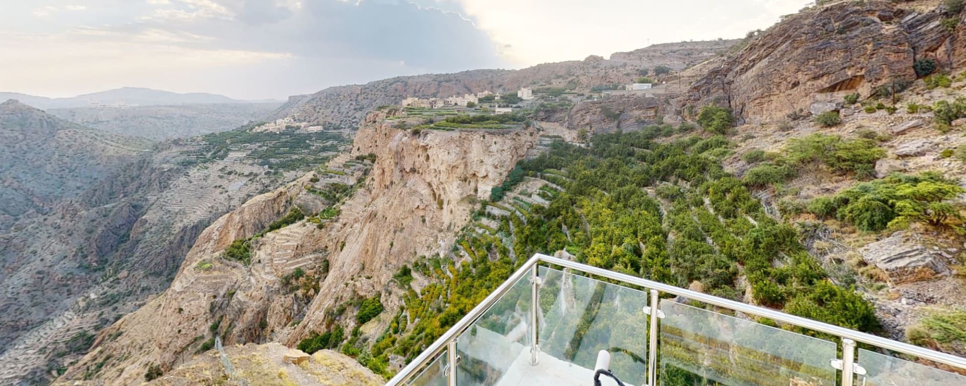 Hanging Terraces in Gebirge: Oman Hanging Terraces